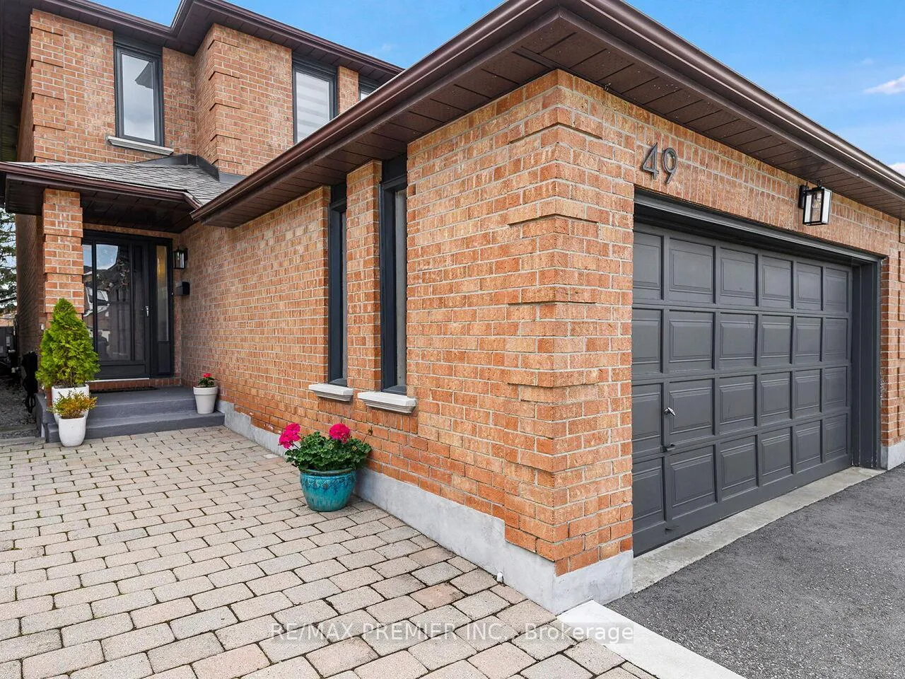 Photo 2 of 49 Twinberry Crescent, Vaughan, East Woodbridge — HOMEH