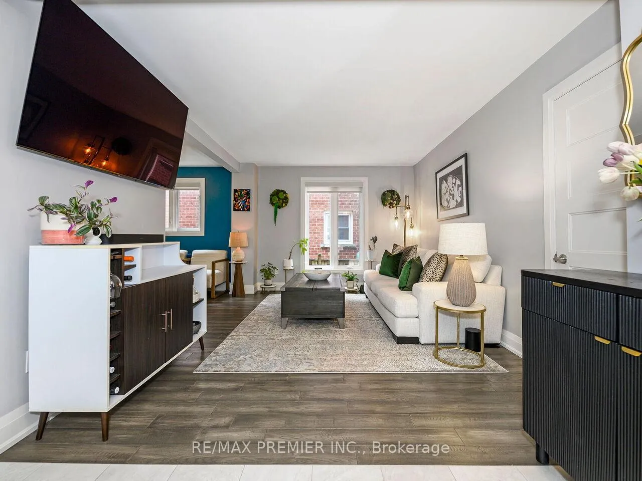 Photo 4 of 49 Twinberry Crescent, Vaughan, East Woodbridge — HOMEH
