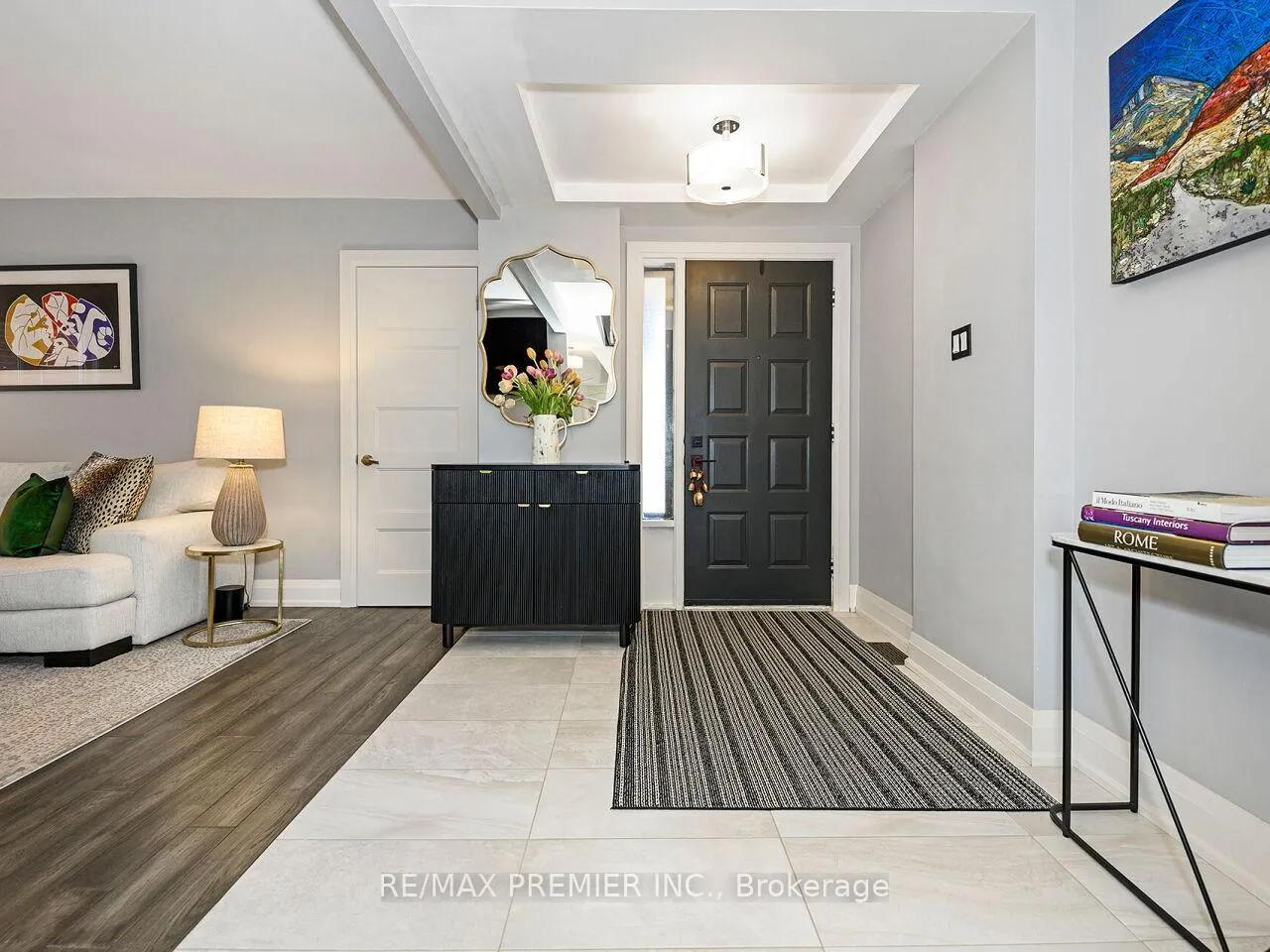 Photo 5 of 49 Twinberry Crescent, Vaughan, East Woodbridge — HOMEH