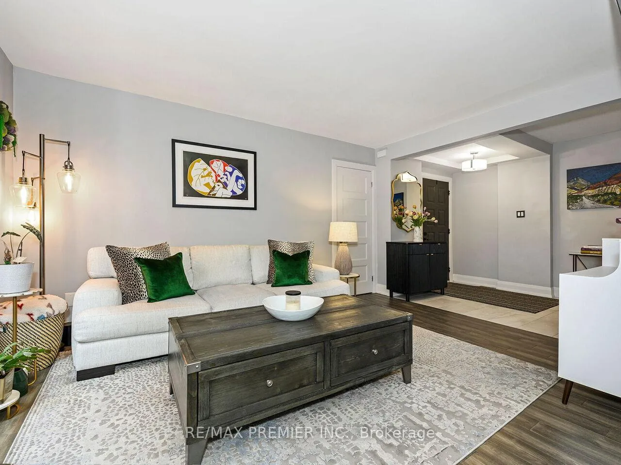 Photo 6 of 49 Twinberry Crescent, Vaughan, East Woodbridge — HOMEH