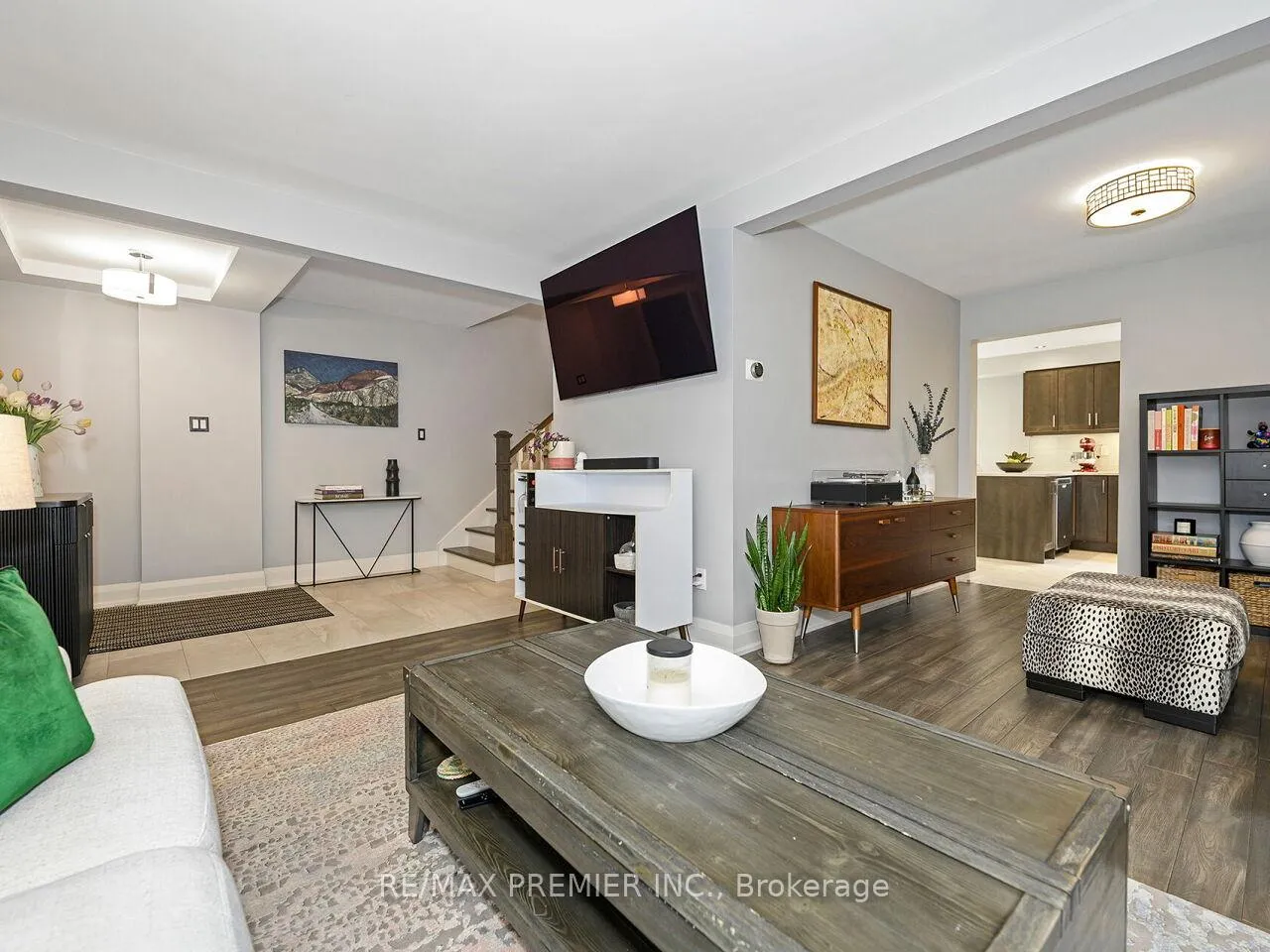Photo 7 of 49 Twinberry Crescent, Vaughan, East Woodbridge — HOMEH