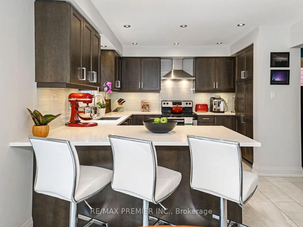 Photo 10 of 49 Twinberry Crescent, Vaughan, East Woodbridge — HOMEH