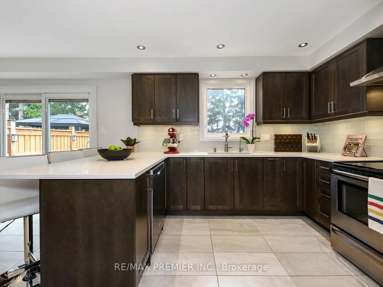 Photo 11 of 49 Twinberry Crescent, Vaughan, East Woodbridge — HOMEH