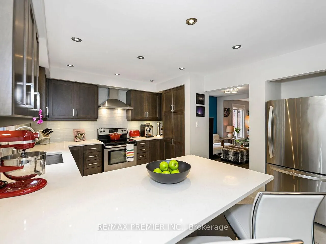 Photo 12 of 49 Twinberry Crescent, Vaughan, East Woodbridge — HOMEH