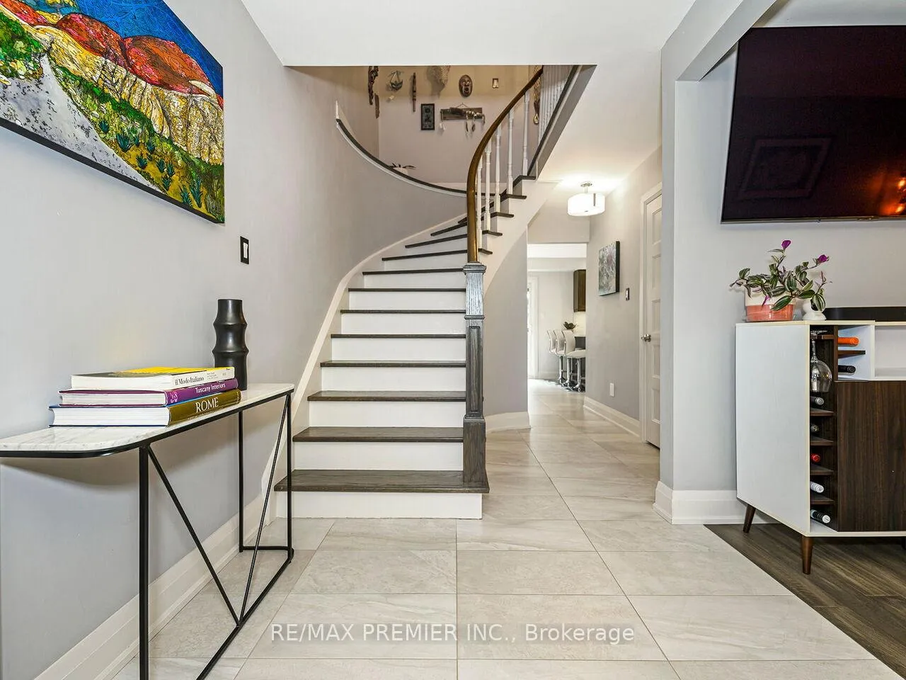 Photo 18 of 49 Twinberry Crescent, Vaughan, East Woodbridge — HOMEH