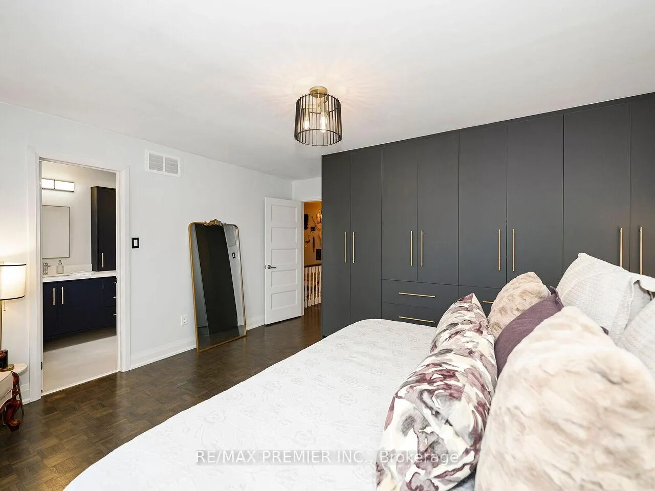 Photo 22 of 49 Twinberry Crescent, Vaughan, East Woodbridge — HOMEH