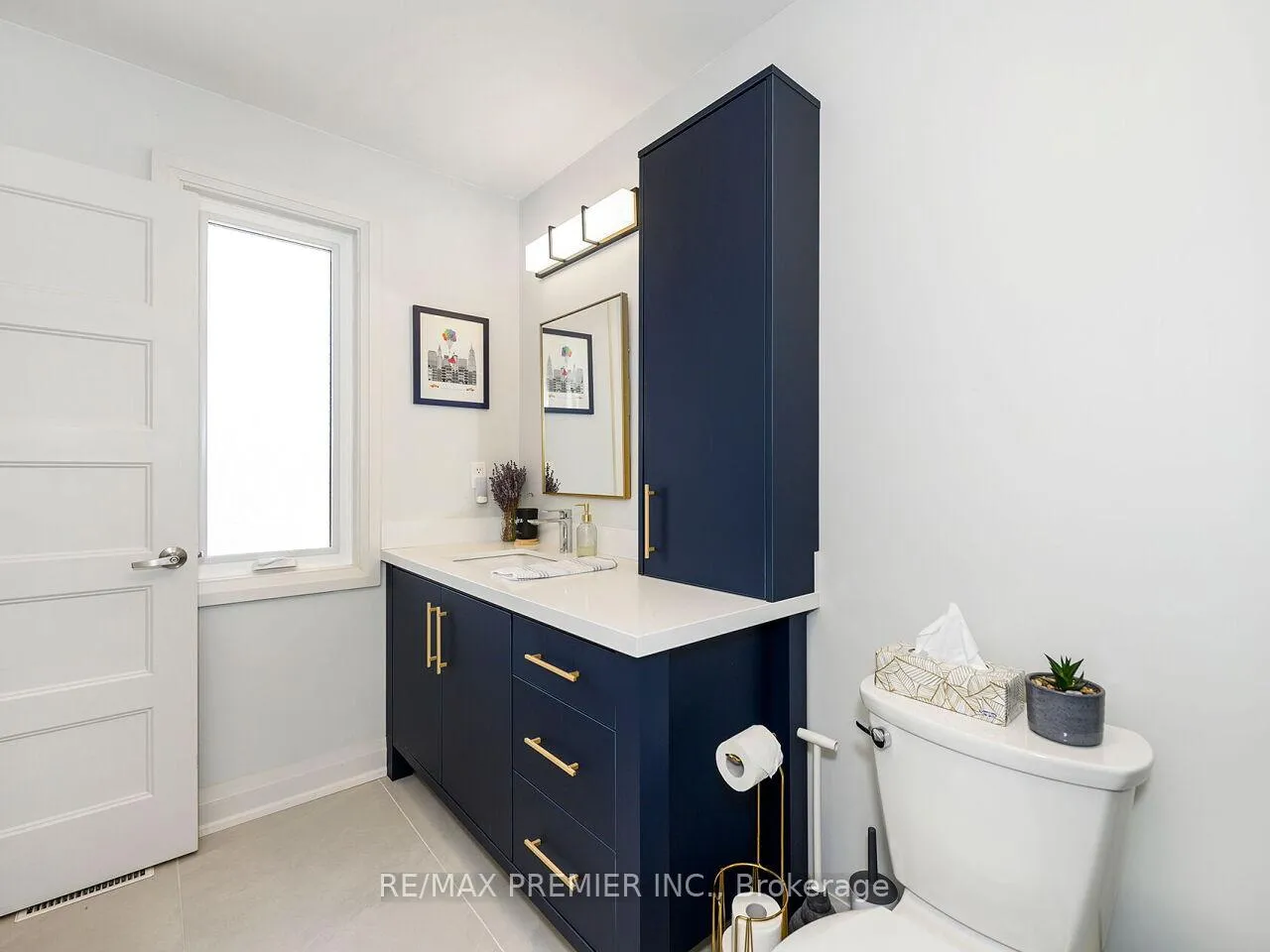 Photo 24 of 49 Twinberry Crescent, Vaughan, East Woodbridge — HOMEH
