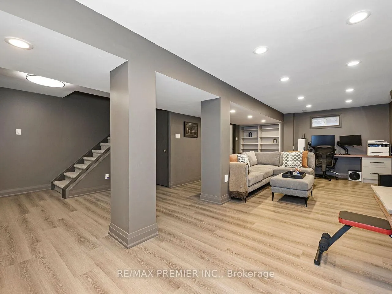 Photo 32 of 49 Twinberry Crescent, Vaughan, East Woodbridge — HOMEH