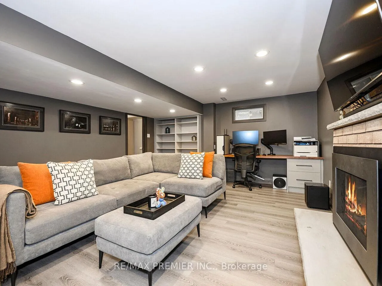 Photo 34 of 49 Twinberry Crescent, Vaughan, East Woodbridge — HOMEH