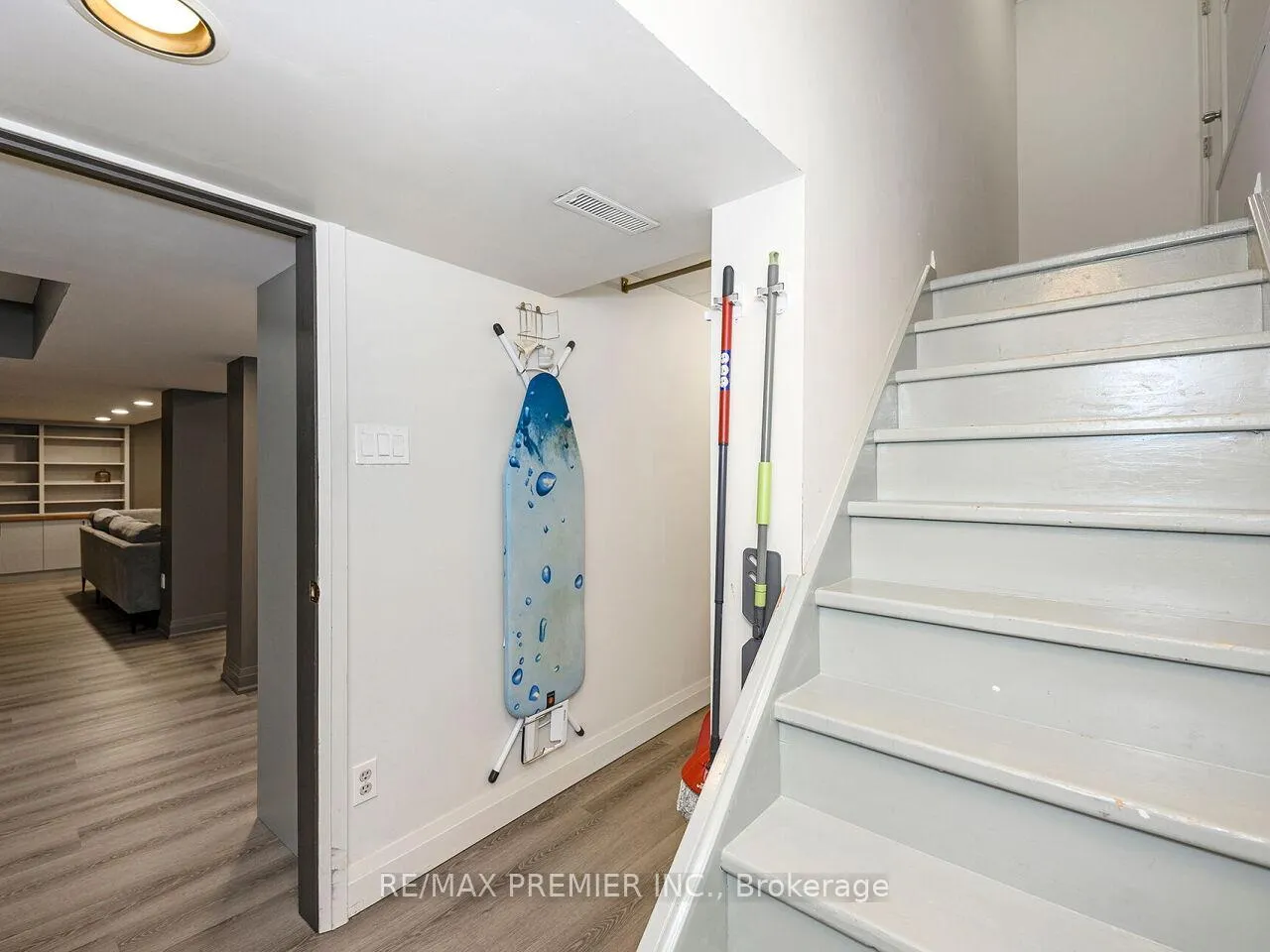 Photo 40 of 49 Twinberry Crescent, Vaughan, East Woodbridge — HOMEH