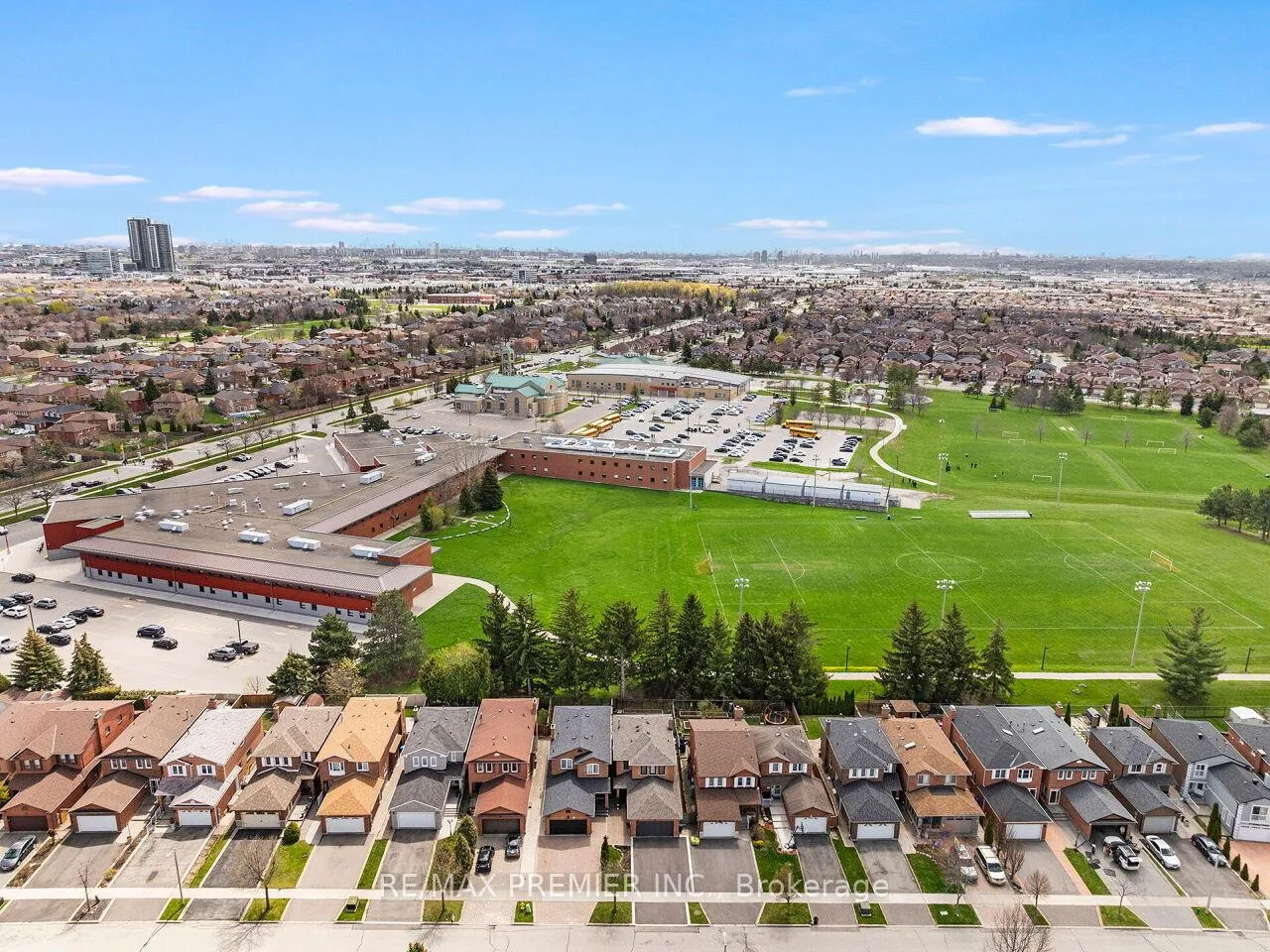 Photo 46 of 49 Twinberry Crescent, Vaughan, East Woodbridge — HOMEH