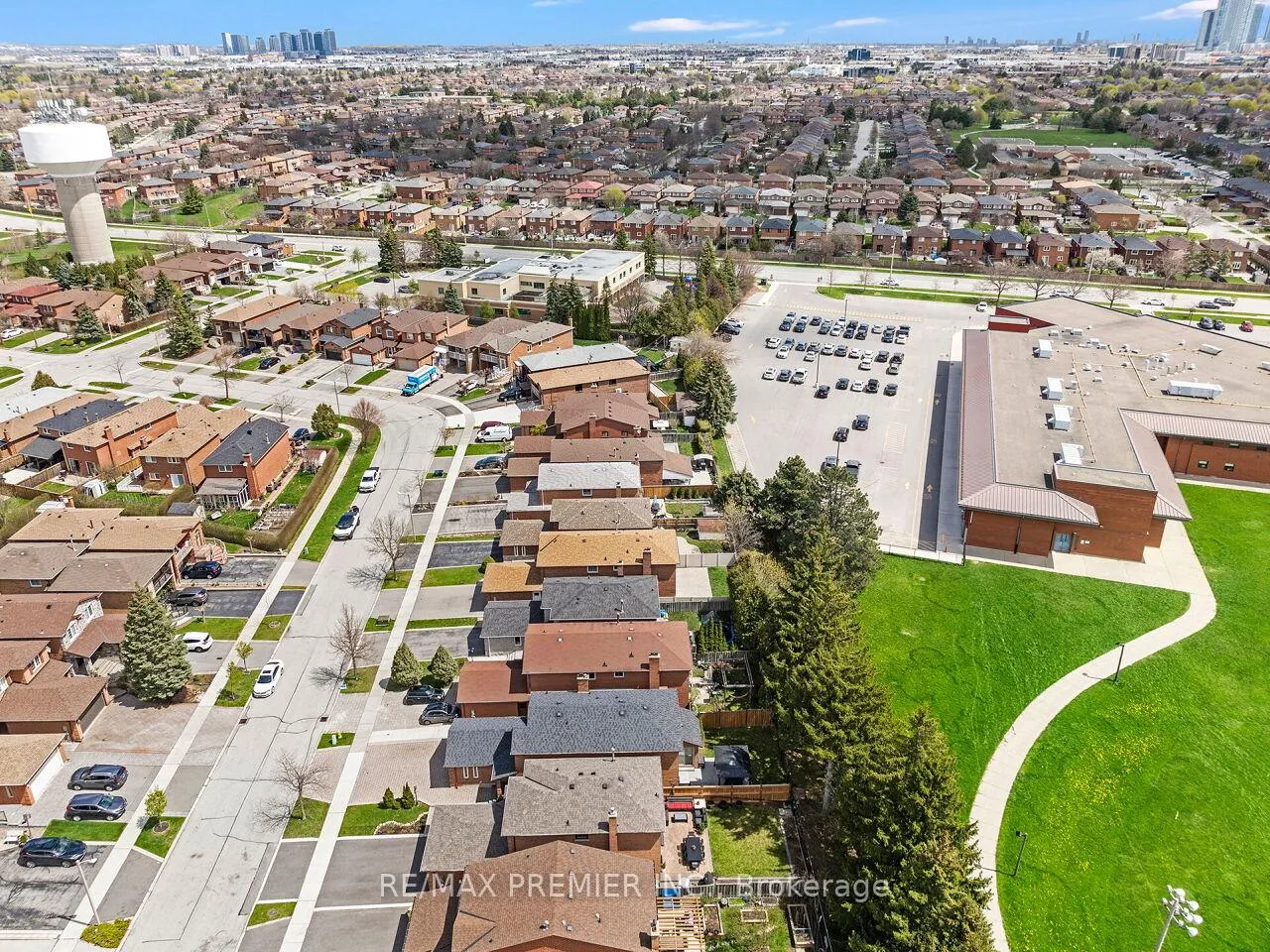 Photo 50 of 49 Twinberry Crescent, Vaughan, East Woodbridge — HOMEH