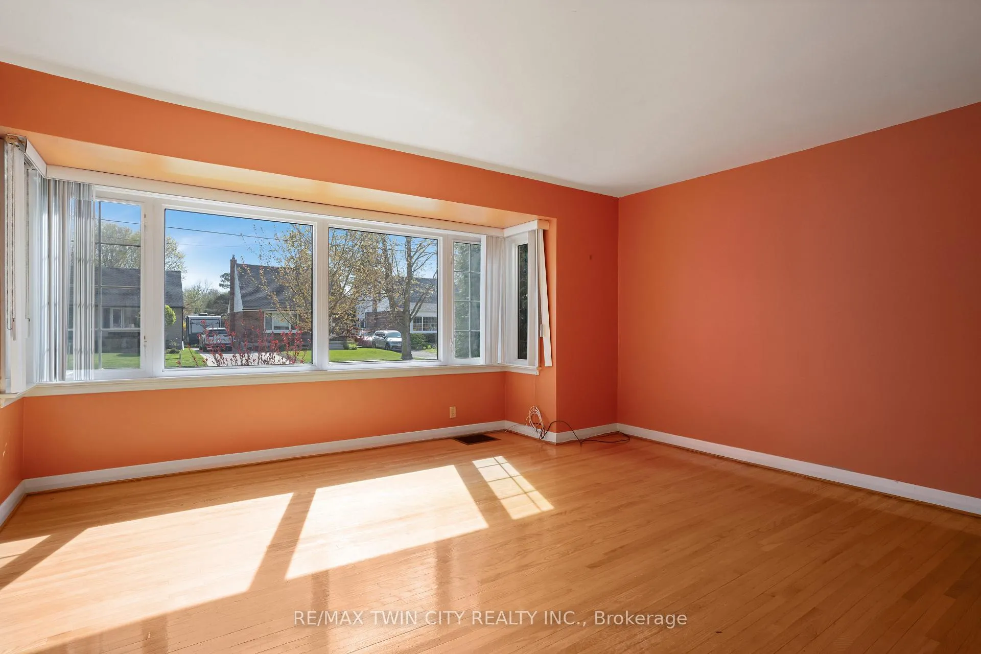 Photo 6 of 70 Roxborough Avenue, Kitchener — HOMEH
