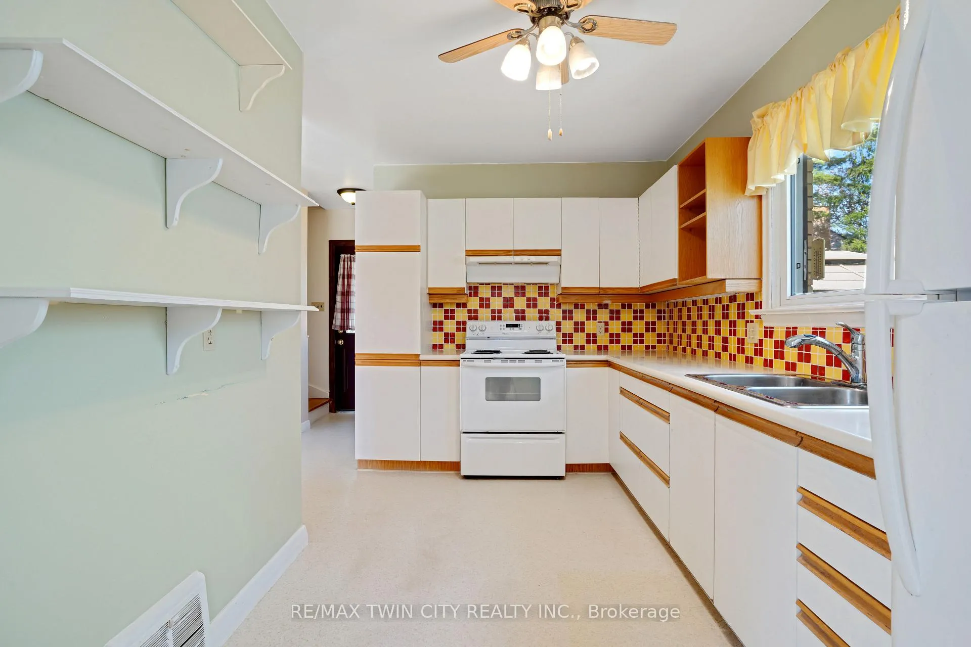 Photo 8 of 70 Roxborough Avenue, Kitchener — HOMEH