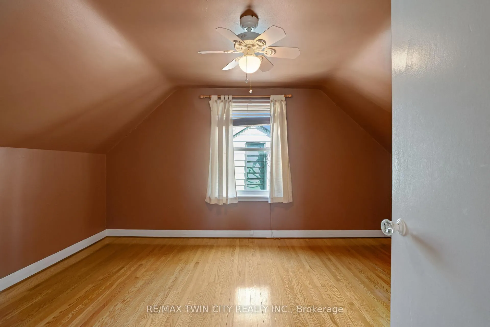 Photo 20 of 70 Roxborough Avenue, Kitchener — HOMEH