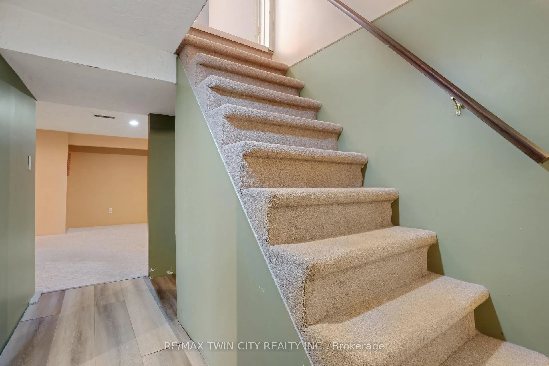 Photo 23 of 70 Roxborough Avenue, Kitchener — HOMEH