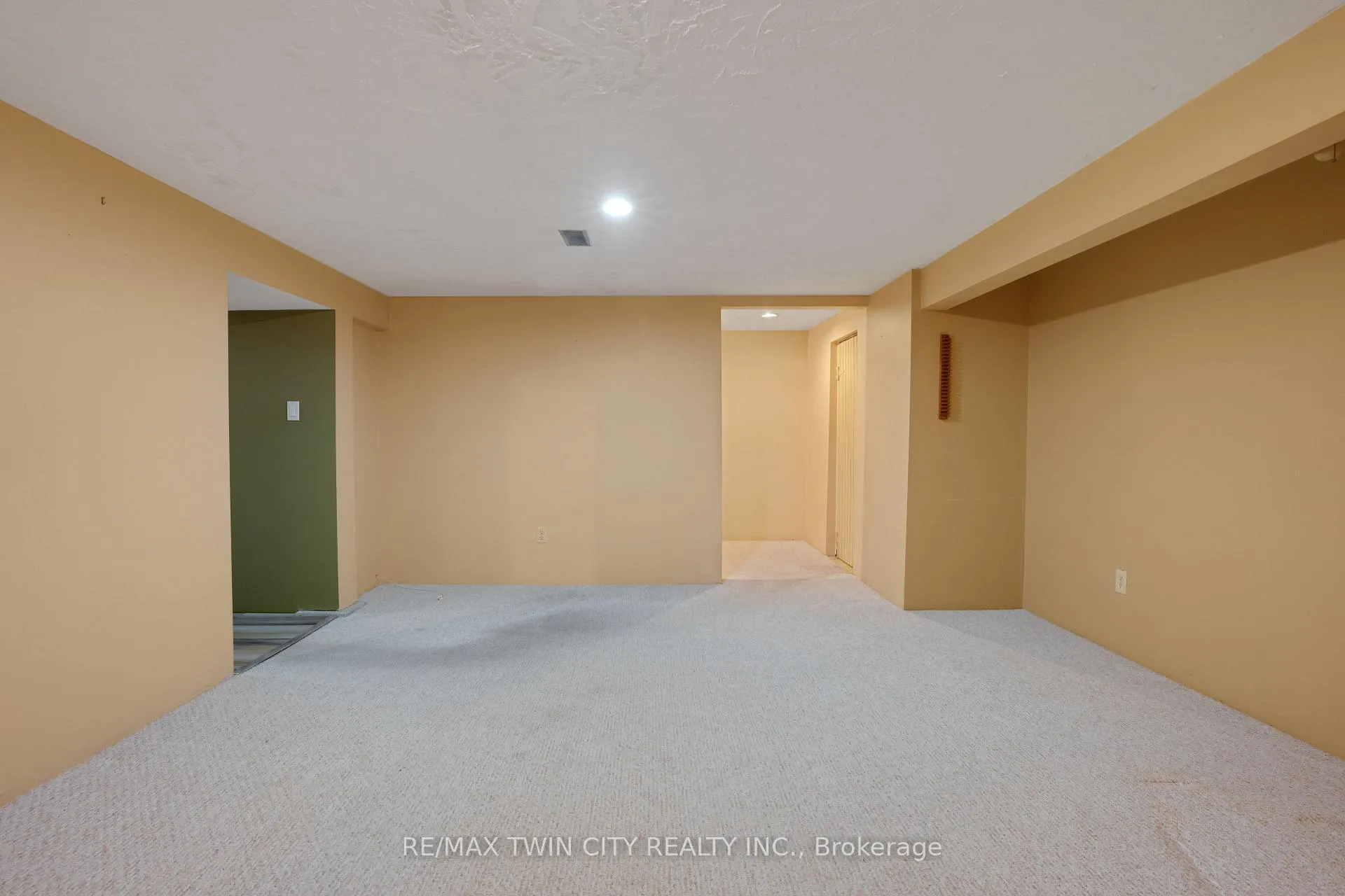 Photo 26 of 70 Roxborough Avenue, Kitchener — HOMEH