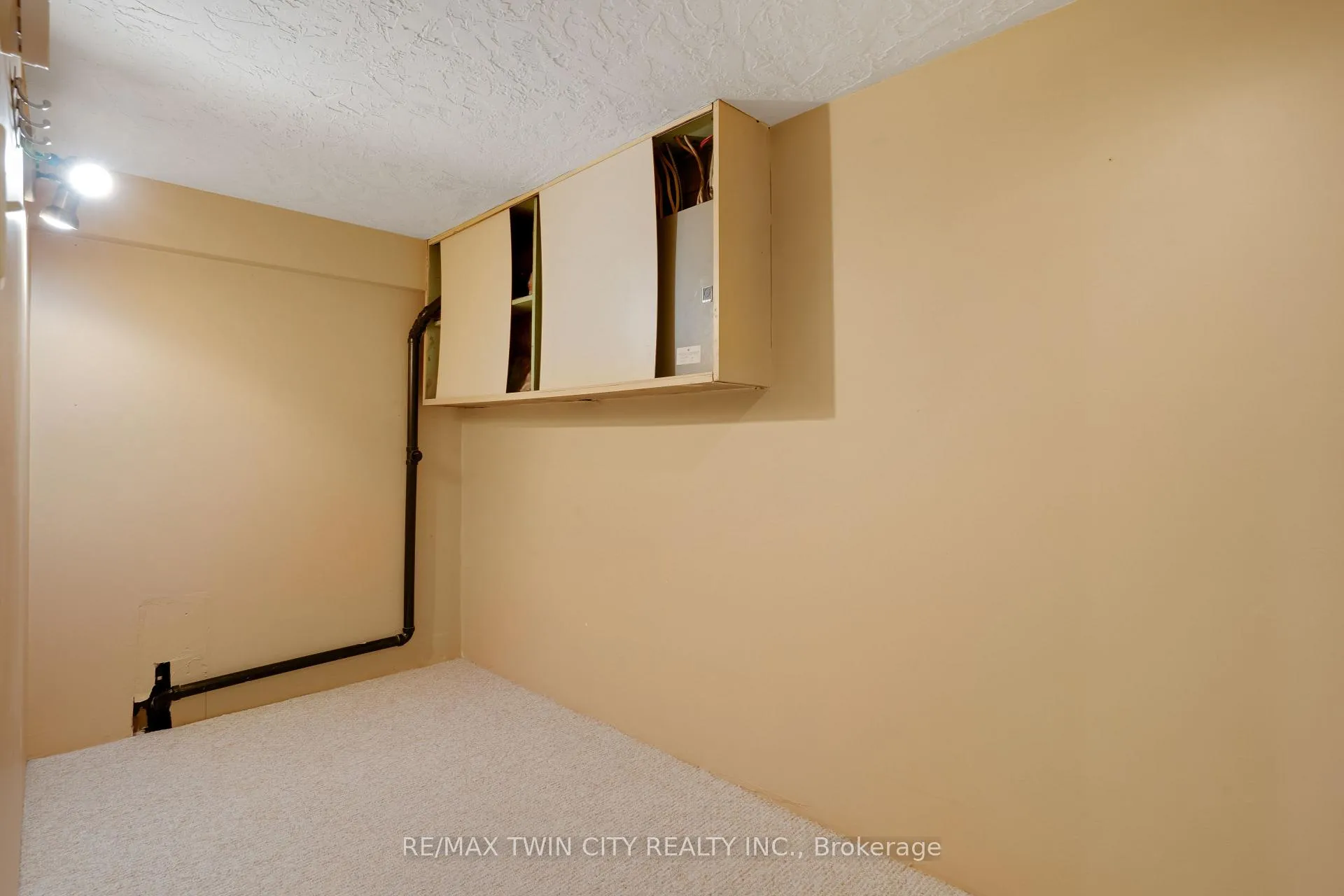 Photo 27 of 70 Roxborough Avenue, Kitchener — HOMEH