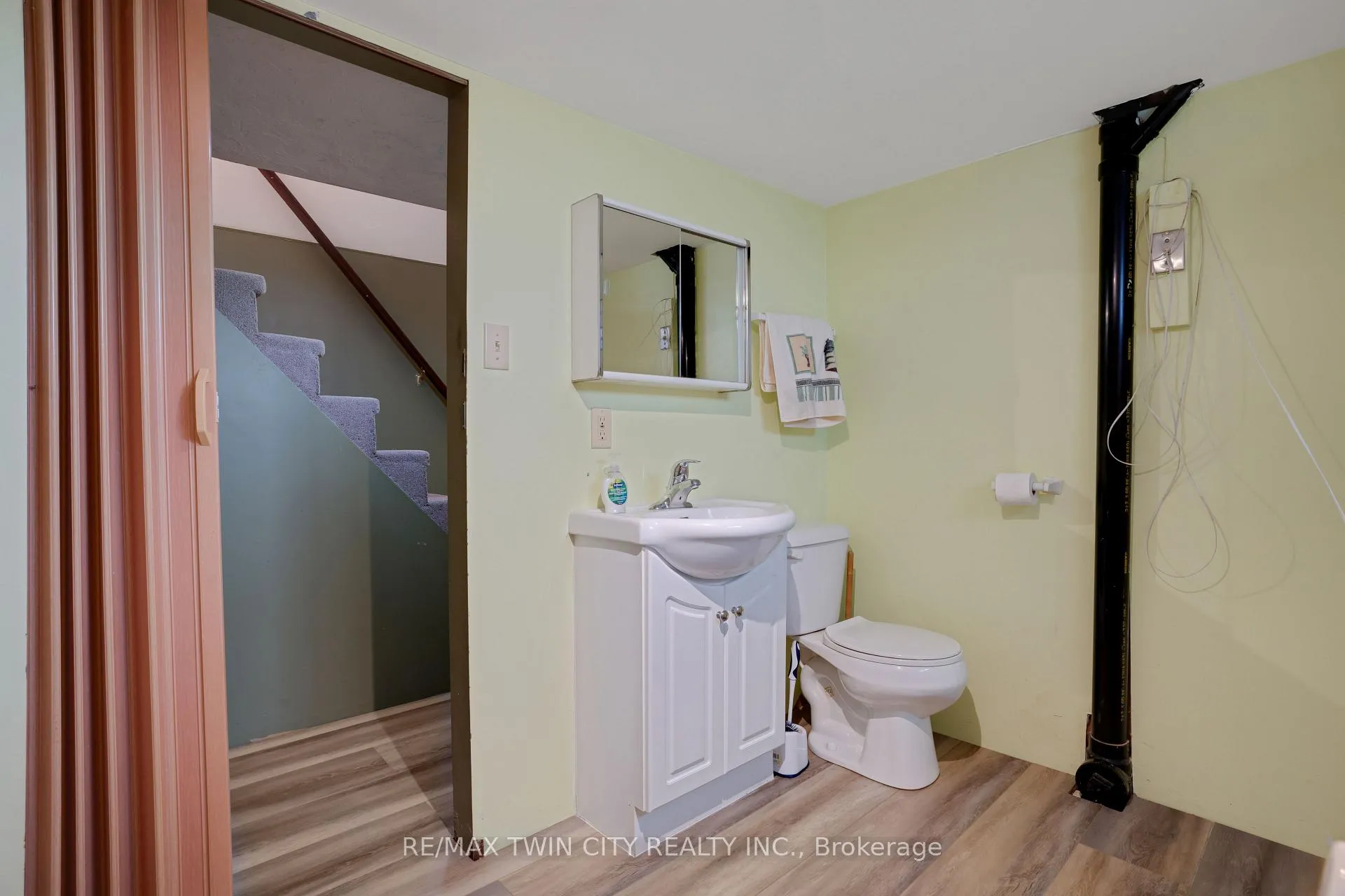 Photo 29 of 70 Roxborough Avenue, Kitchener — HOMEH