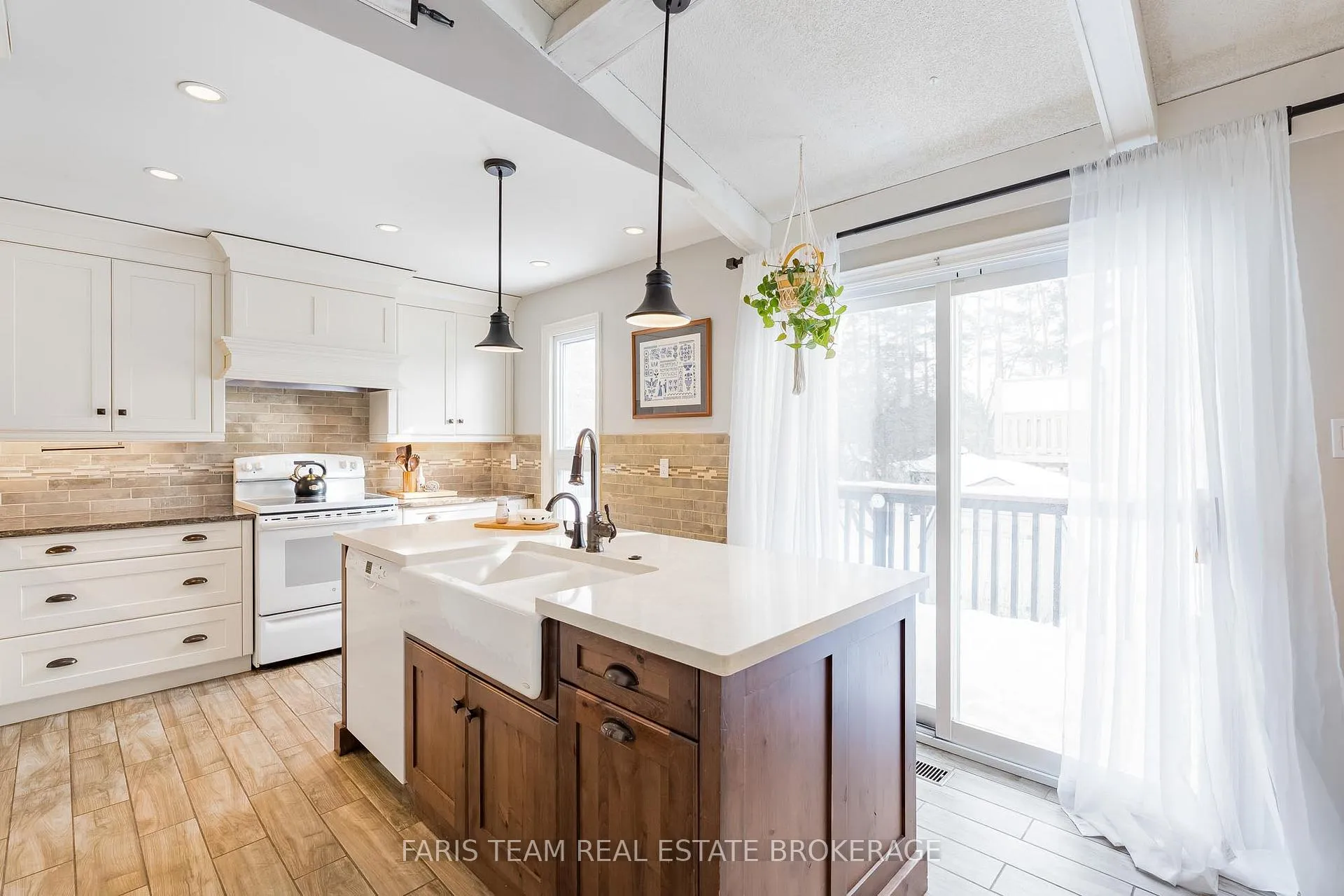 Photo 5 of 2263 25th Side Road, Innisfil, Alcona — HOMEH