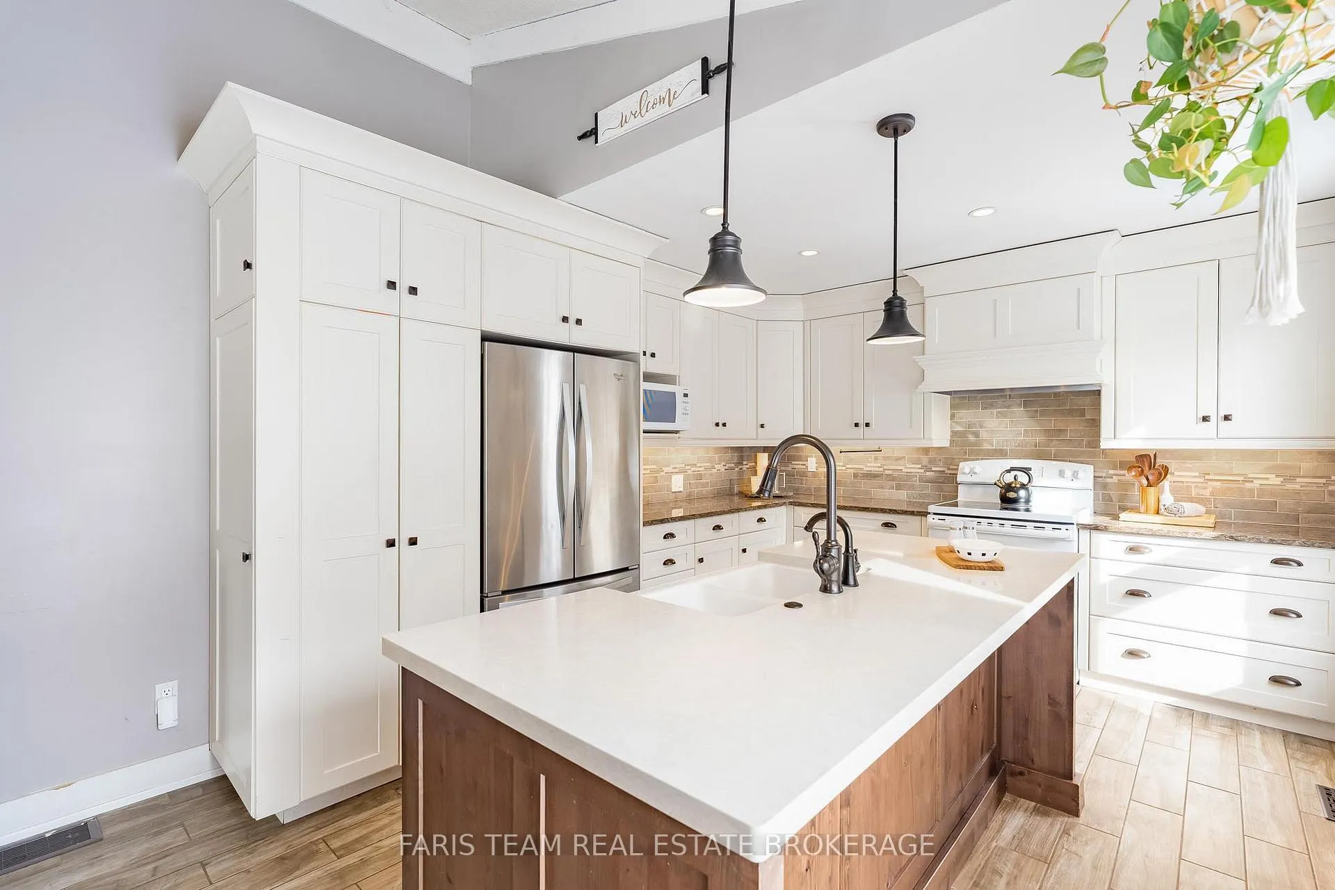 Photo 6 of 2263 25th Side Road, Innisfil, Alcona — HOMEH