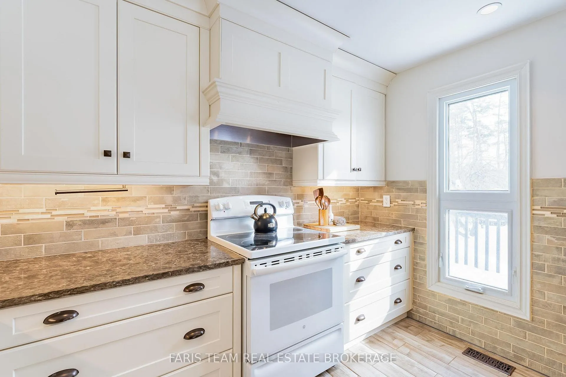 Photo 7 of 2263 25th Side Road, Innisfil, Alcona — HOMEH