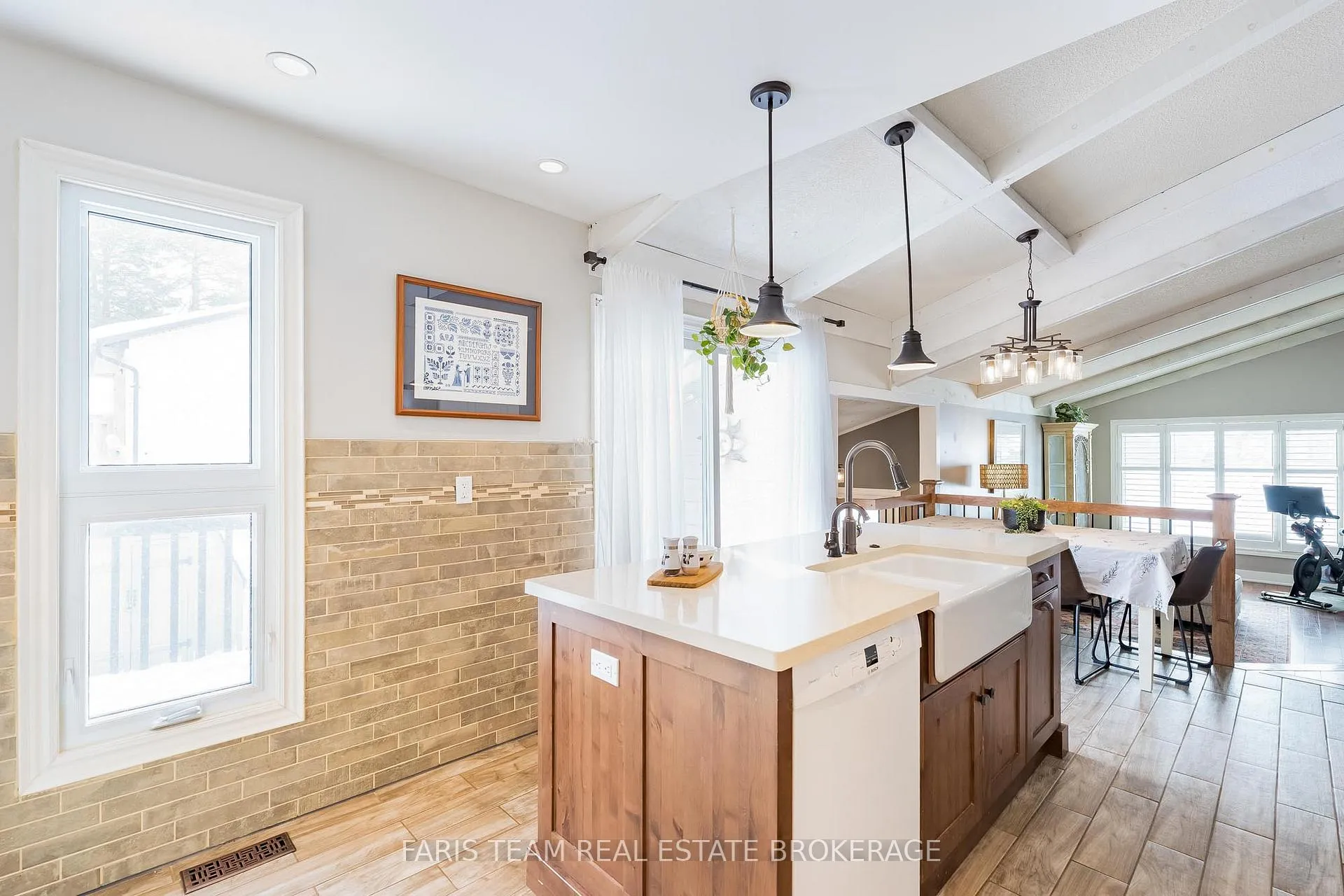 Photo 9 of 2263 25th Side Road, Innisfil, Alcona — HOMEH