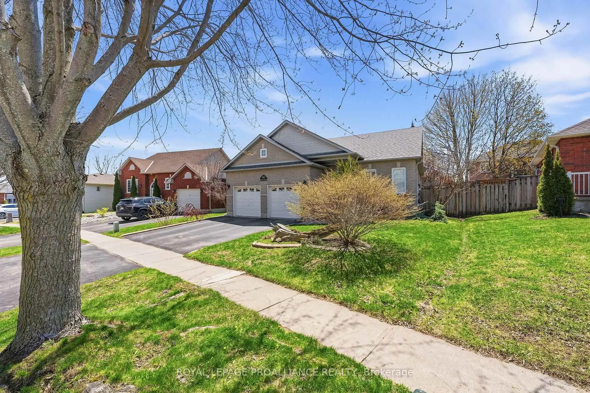 Photo 2 of 854 Munson Crescent, Cobourg — HOMEH