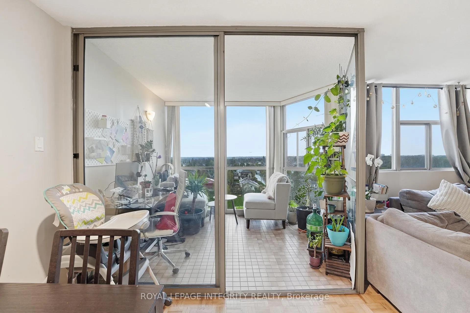 Photo 11 of Unit 1208, 2760 Carousel Crescent, Ottawa, Emerald Woods/Sawmill Creek — HOMEH