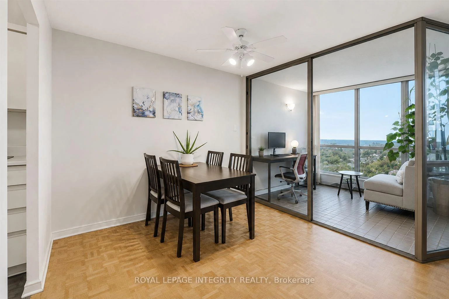Photo 6 of Unit 1208, 2760 Carousel Crescent, Ottawa, Emerald Woods/Sawmill Creek — HOMEH