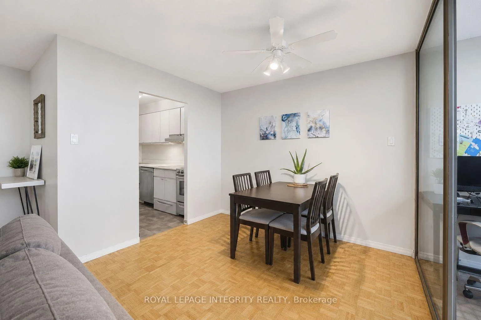 Photo 10 of Unit 1208, 2760 Carousel Crescent, Ottawa, Emerald Woods/Sawmill Creek — HOMEH