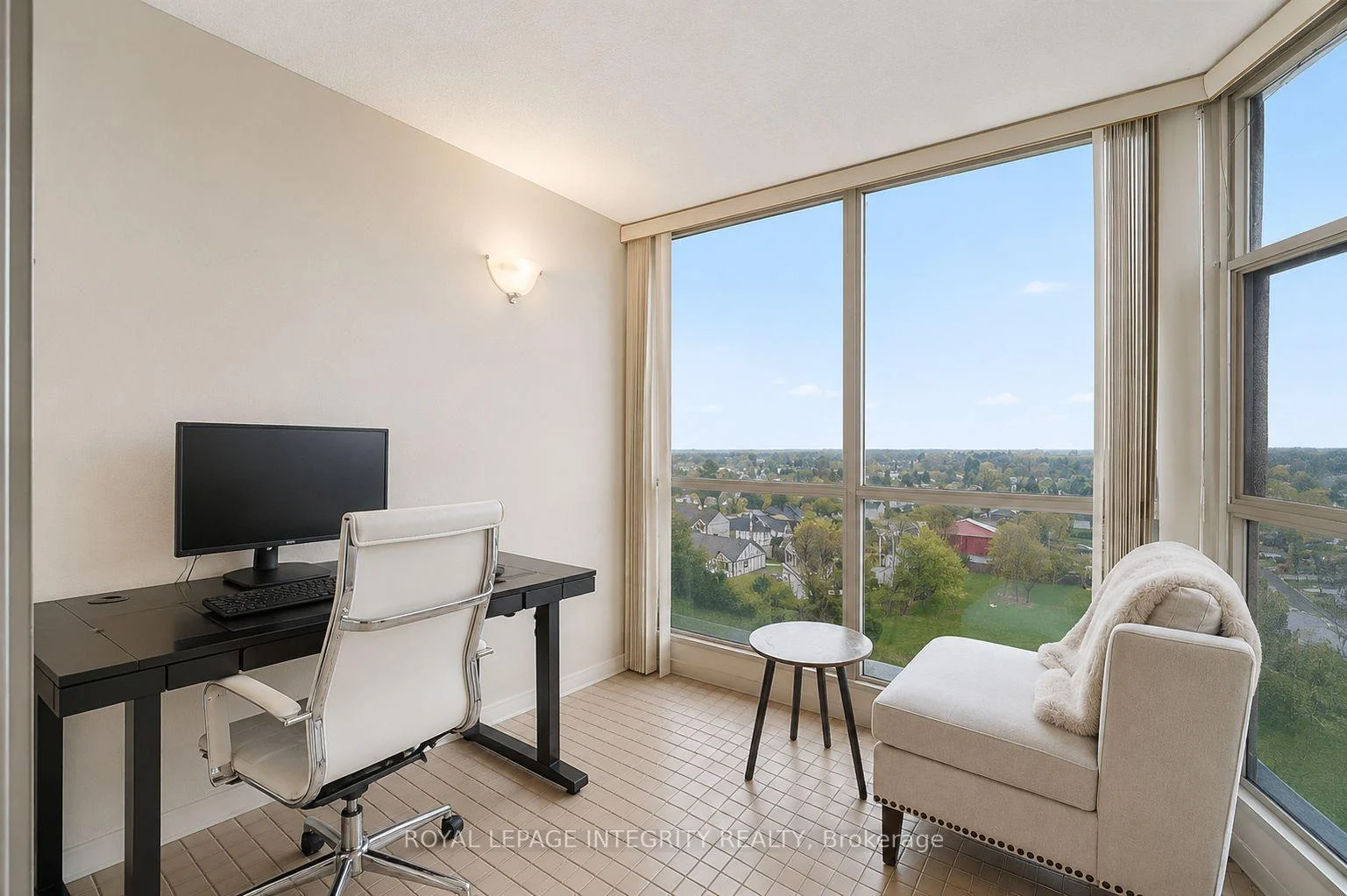 Photo 12 of Unit 1208, 2760 Carousel Crescent, Ottawa, Emerald Woods/Sawmill Creek — HOMEH