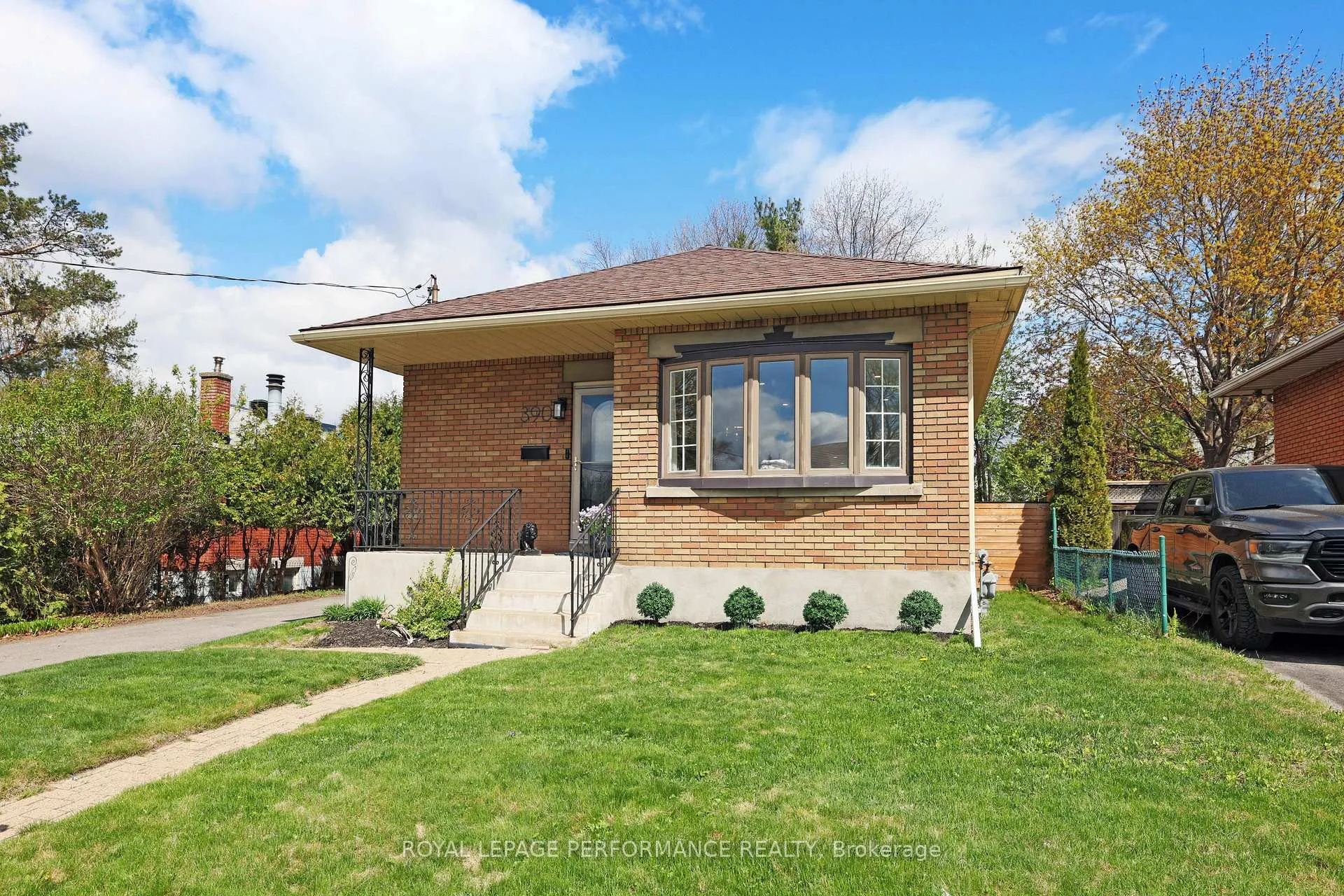 Photo 1 of 390 Maria Goretti Circle, Ottawa, Vanier — HOMEH