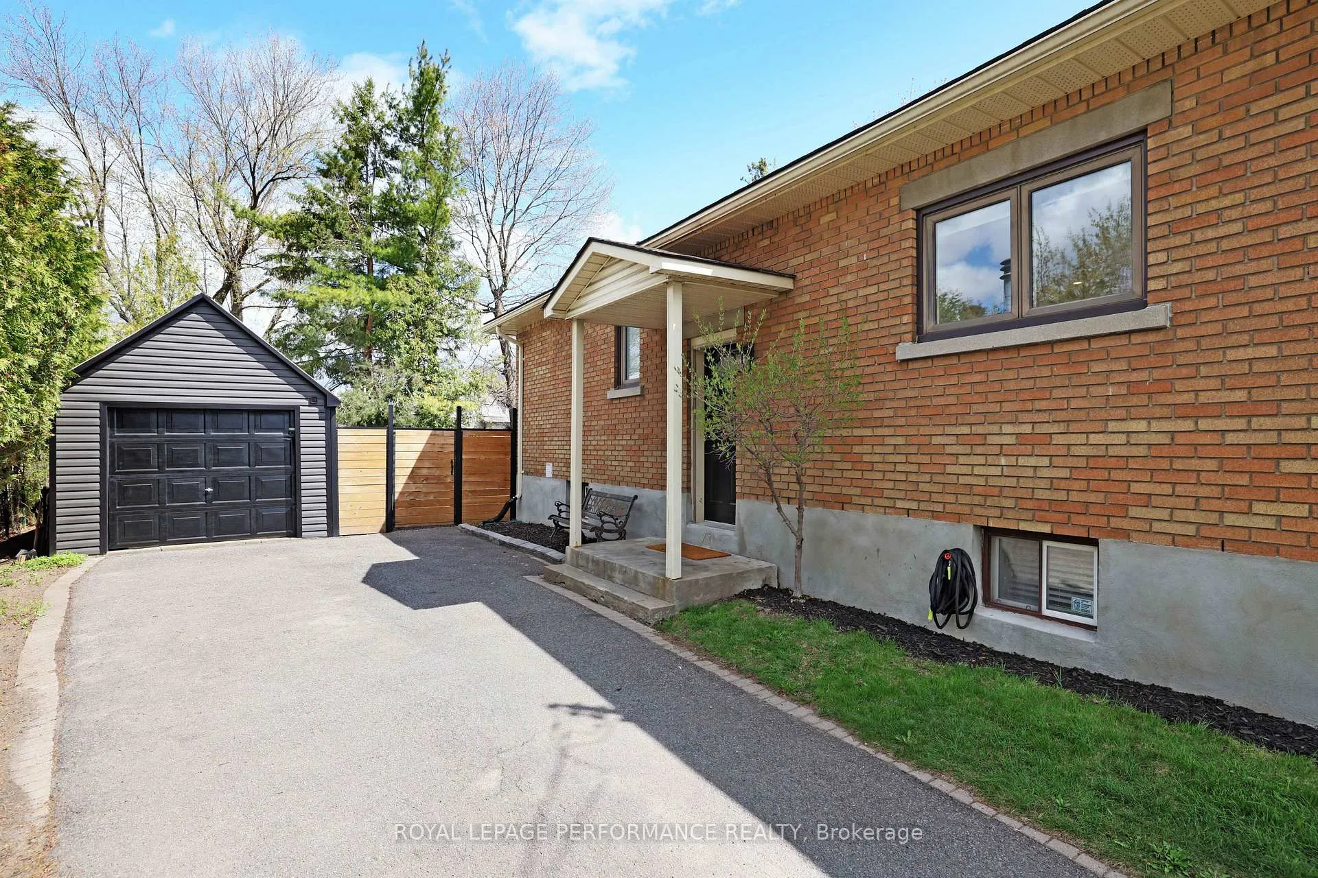 Photo 24 of 390 Maria Goretti Circle, Ottawa, Vanier — HOMEH