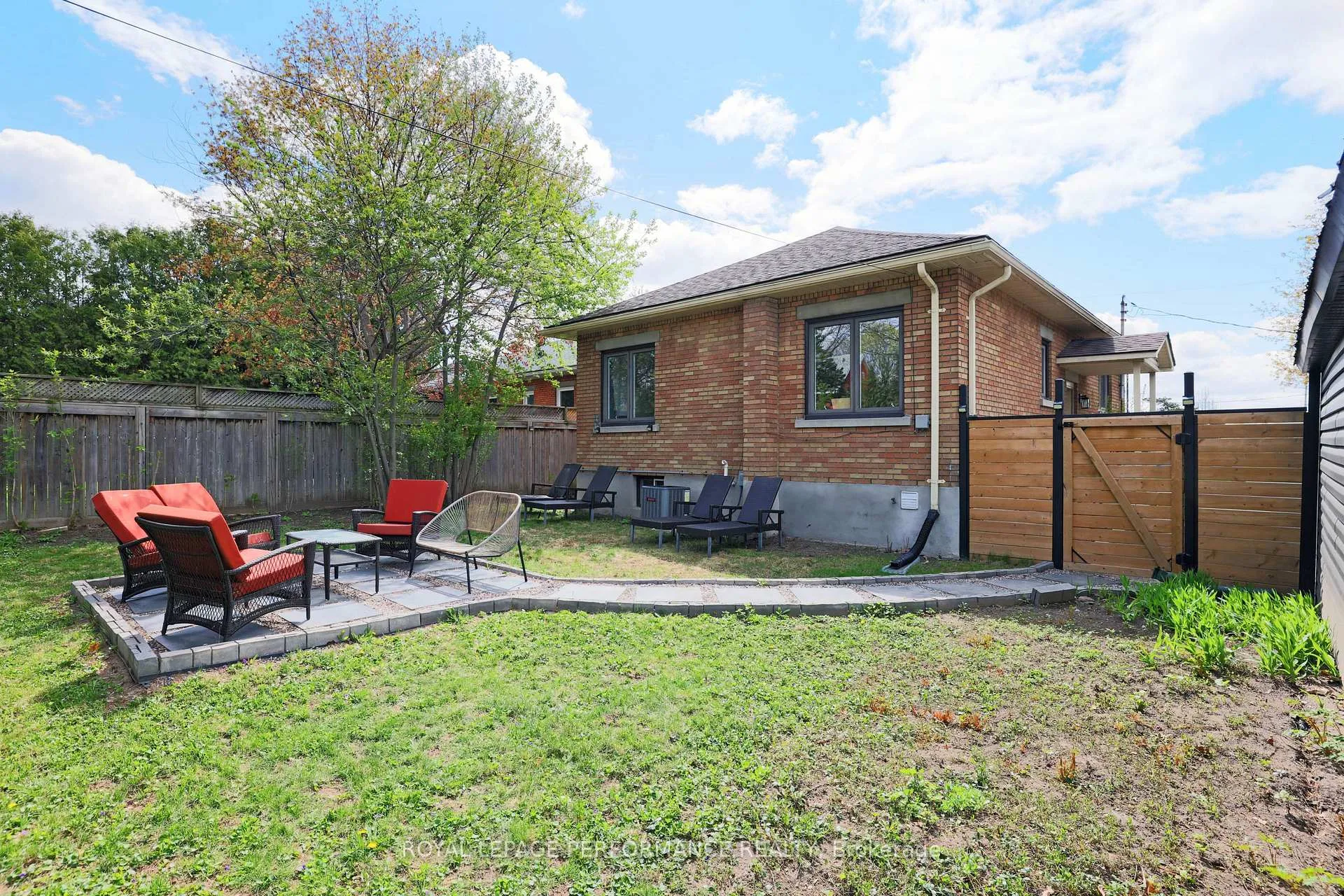 Photo 26 of 390 Maria Goretti Circle, Ottawa, Vanier — HOMEH