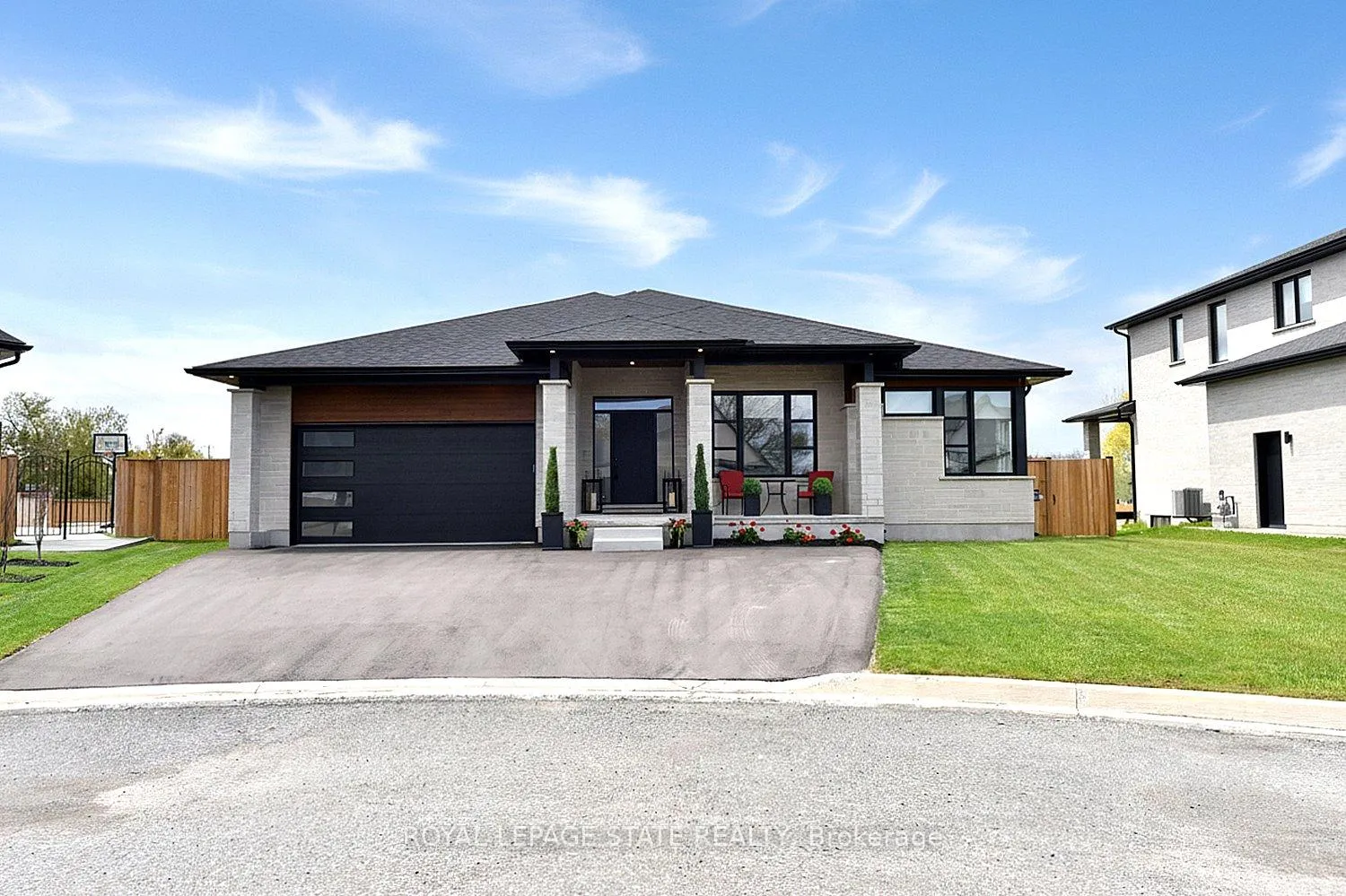 Photo 2 of 3642 Vosburgh Place, Lincoln, Escarpment — HOMEH