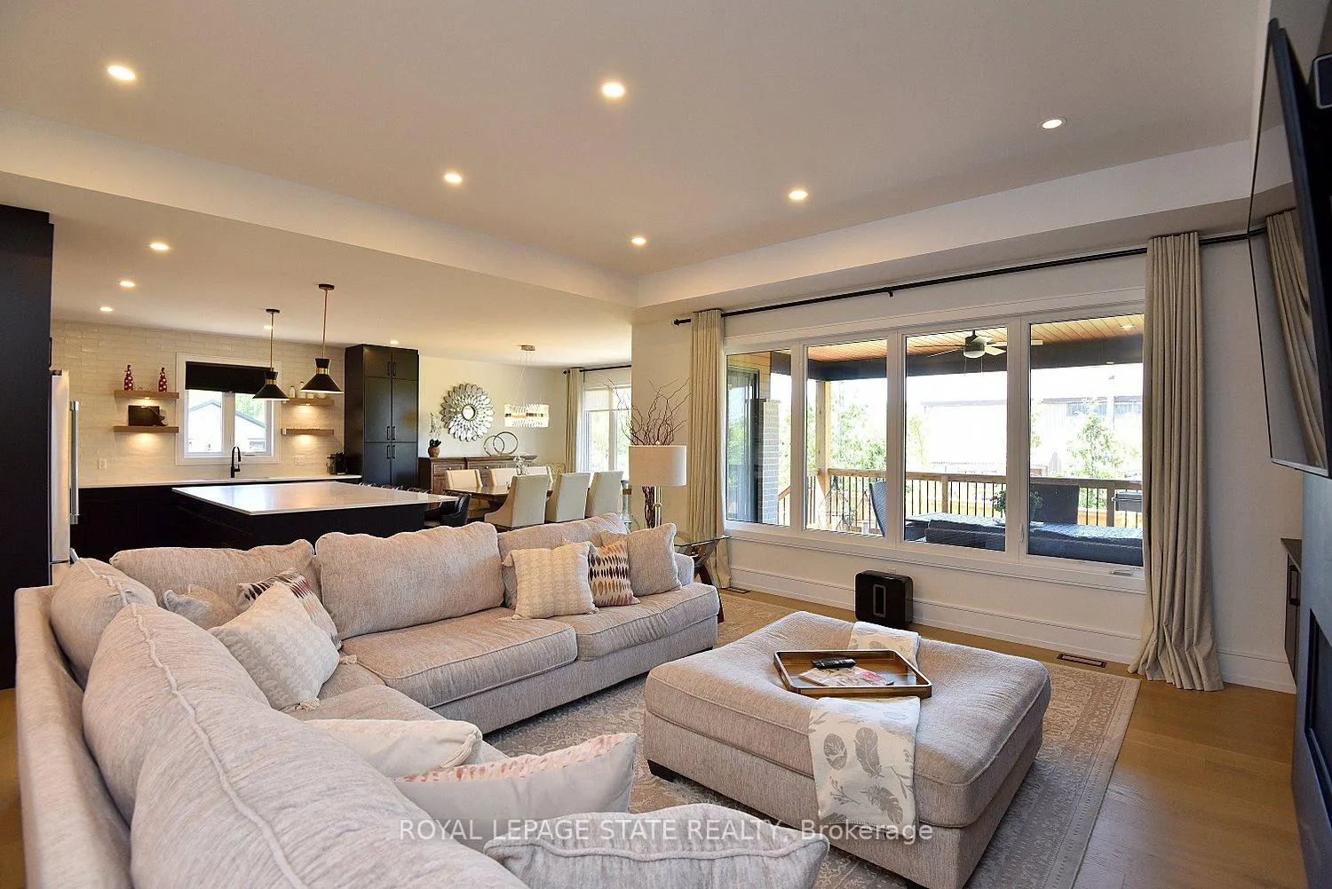 Photo 12 of 3642 Vosburgh Place, Lincoln, Escarpment — HOMEH