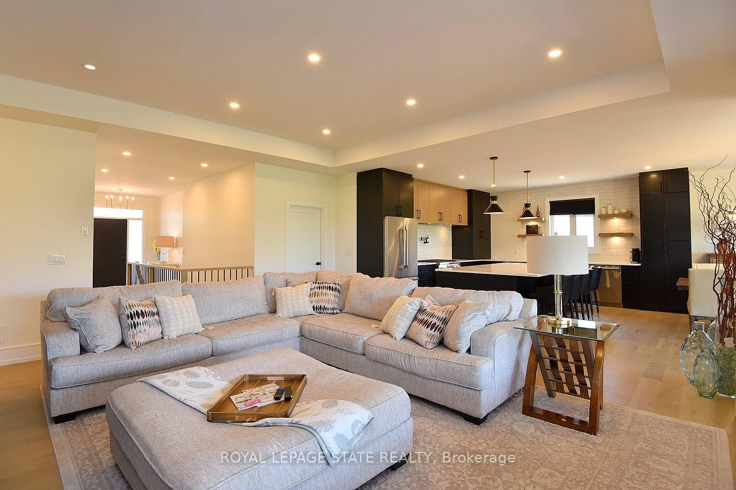 Photo 13 of 3642 Vosburgh Place, Lincoln, Escarpment — HOMEH