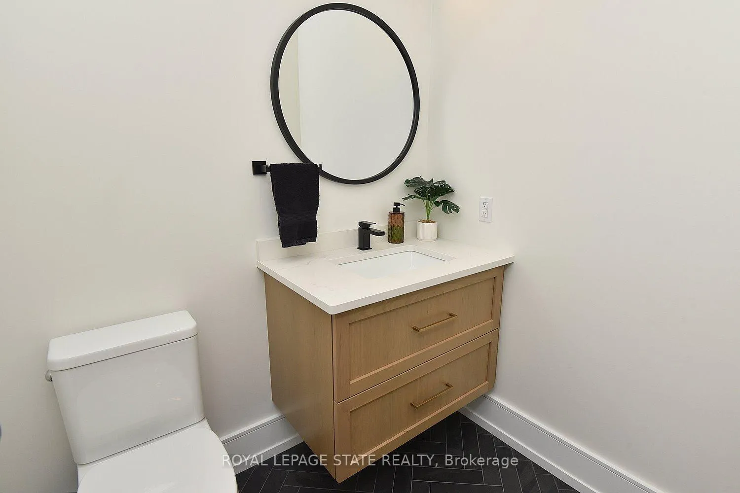 Photo 23 of 3642 Vosburgh Place, Lincoln, Escarpment — HOMEH