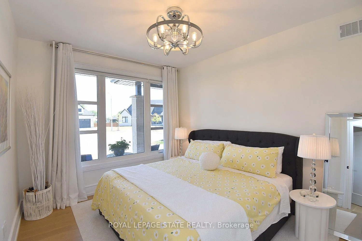 Photo 31 of 3642 Vosburgh Place, Lincoln, Escarpment — HOMEH