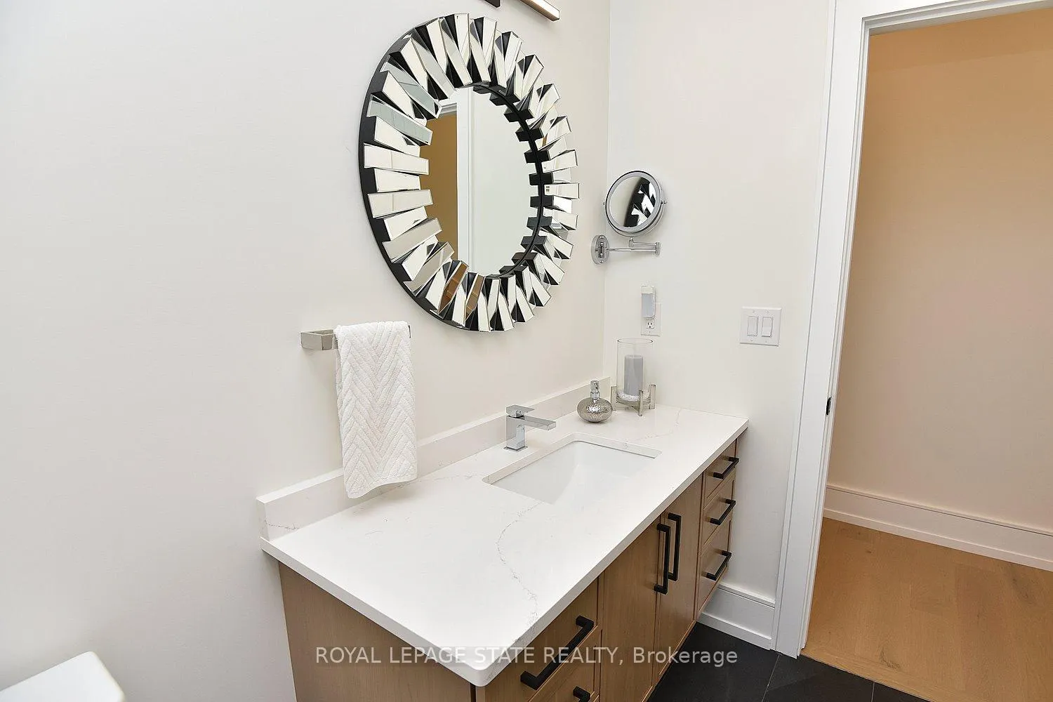 Photo 35 of 3642 Vosburgh Place, Lincoln, Escarpment — HOMEH