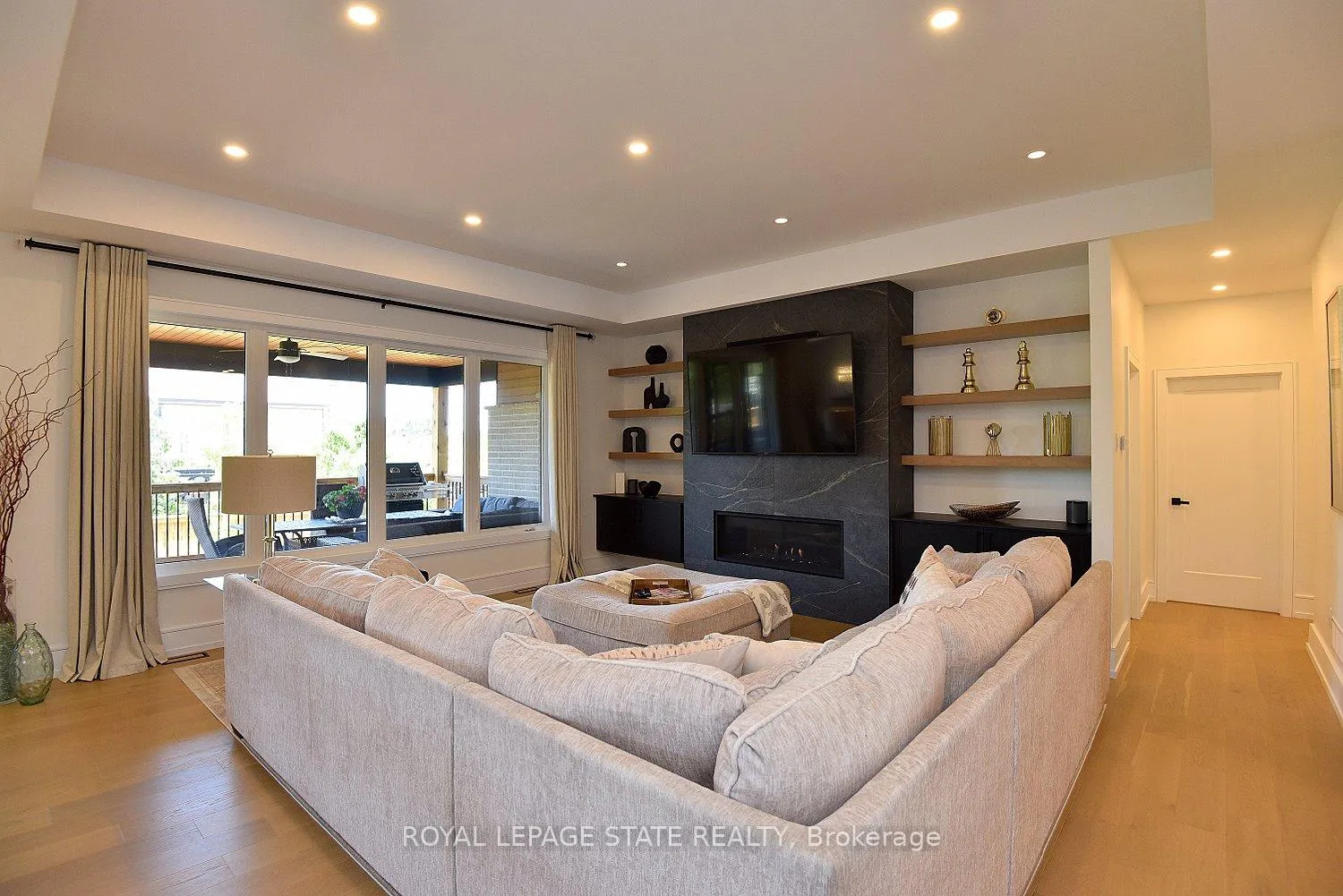 Photo 37 of 3642 Vosburgh Place, Lincoln, Escarpment — HOMEH