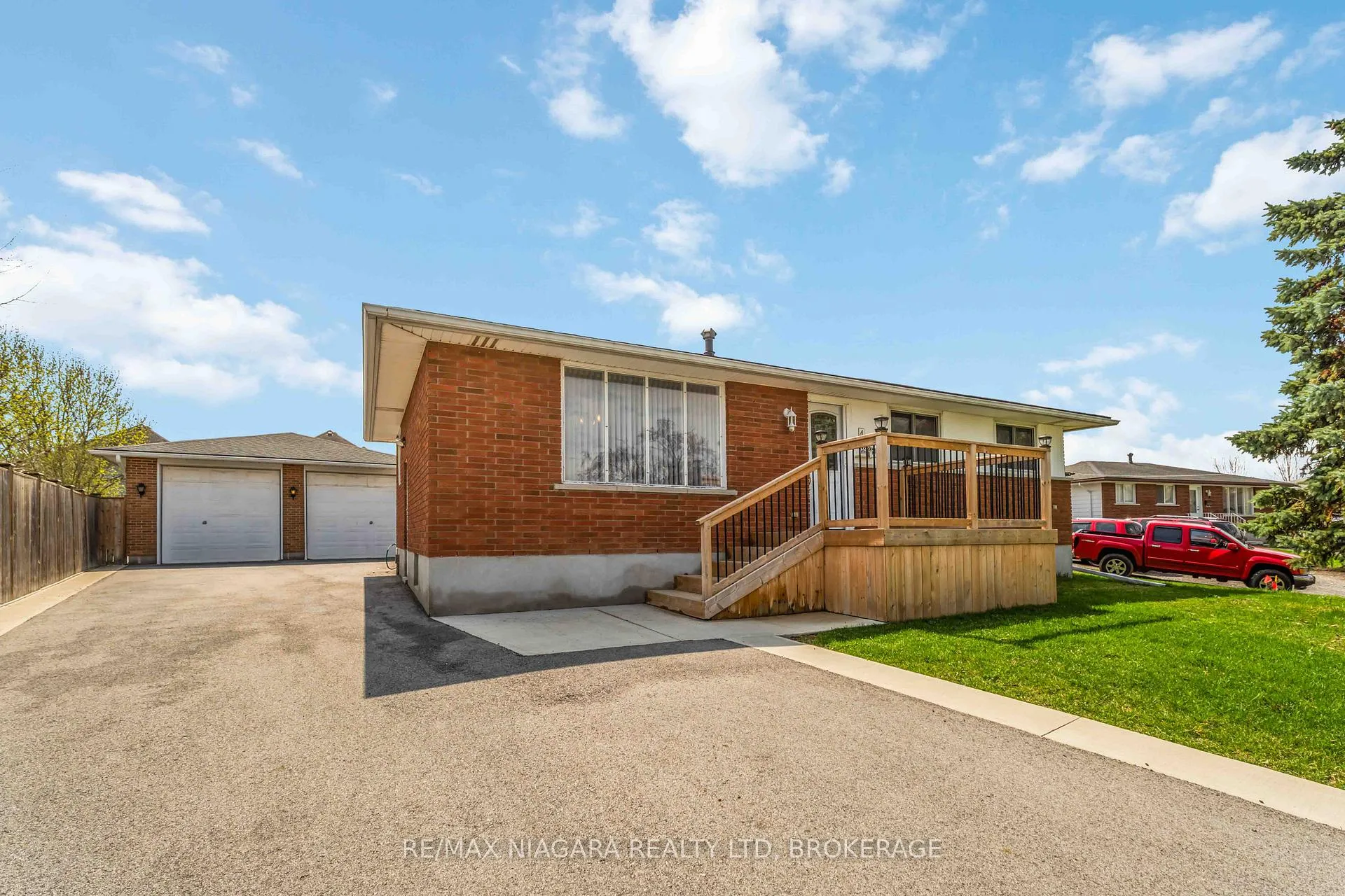 Photo 1 of 4 Rossie Place, St. Catharines, Oakdale — HOMEH
