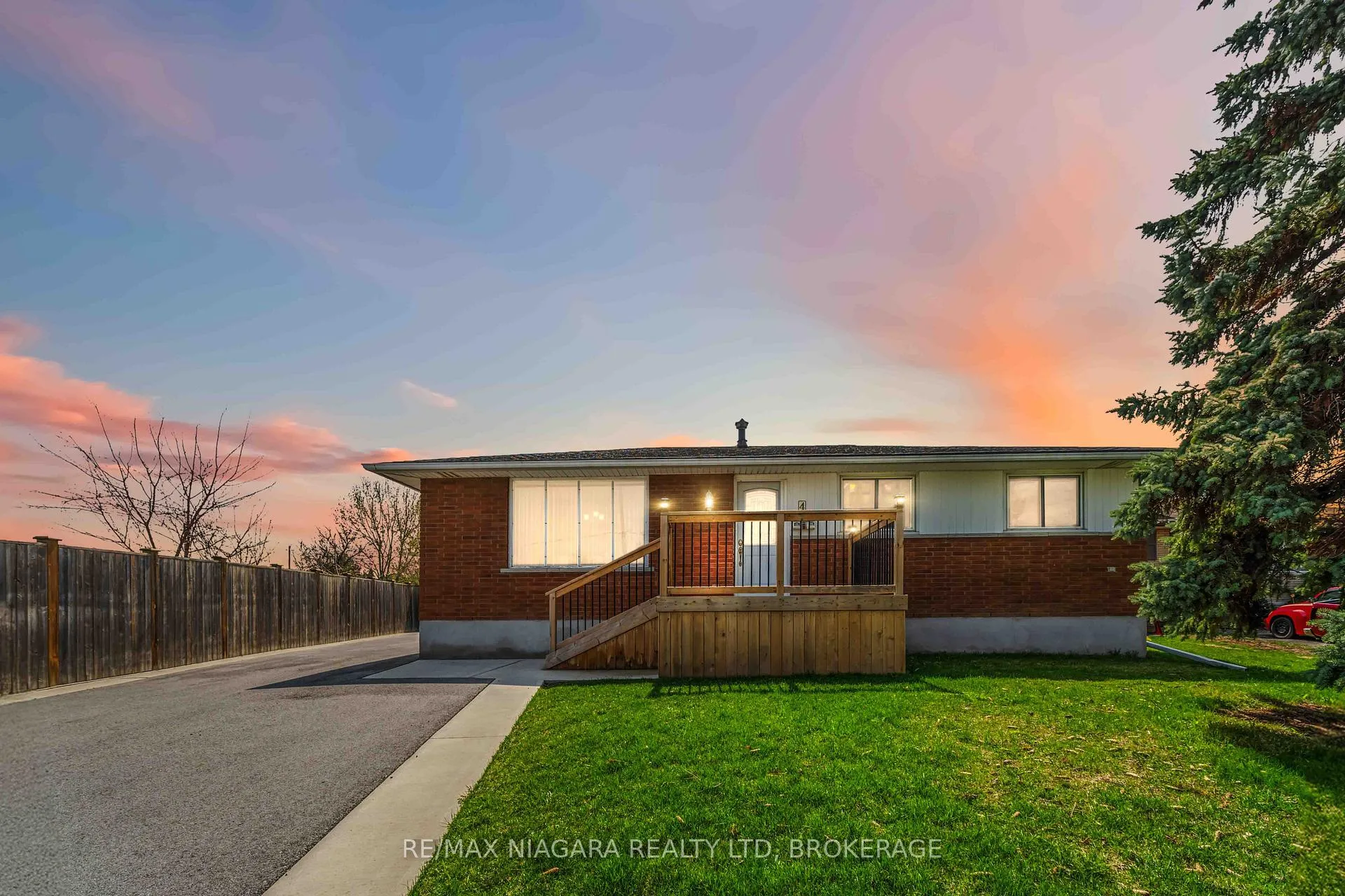 Photo 2 of 4 Rossie Place, St. Catharines, Oakdale — HOMEH
