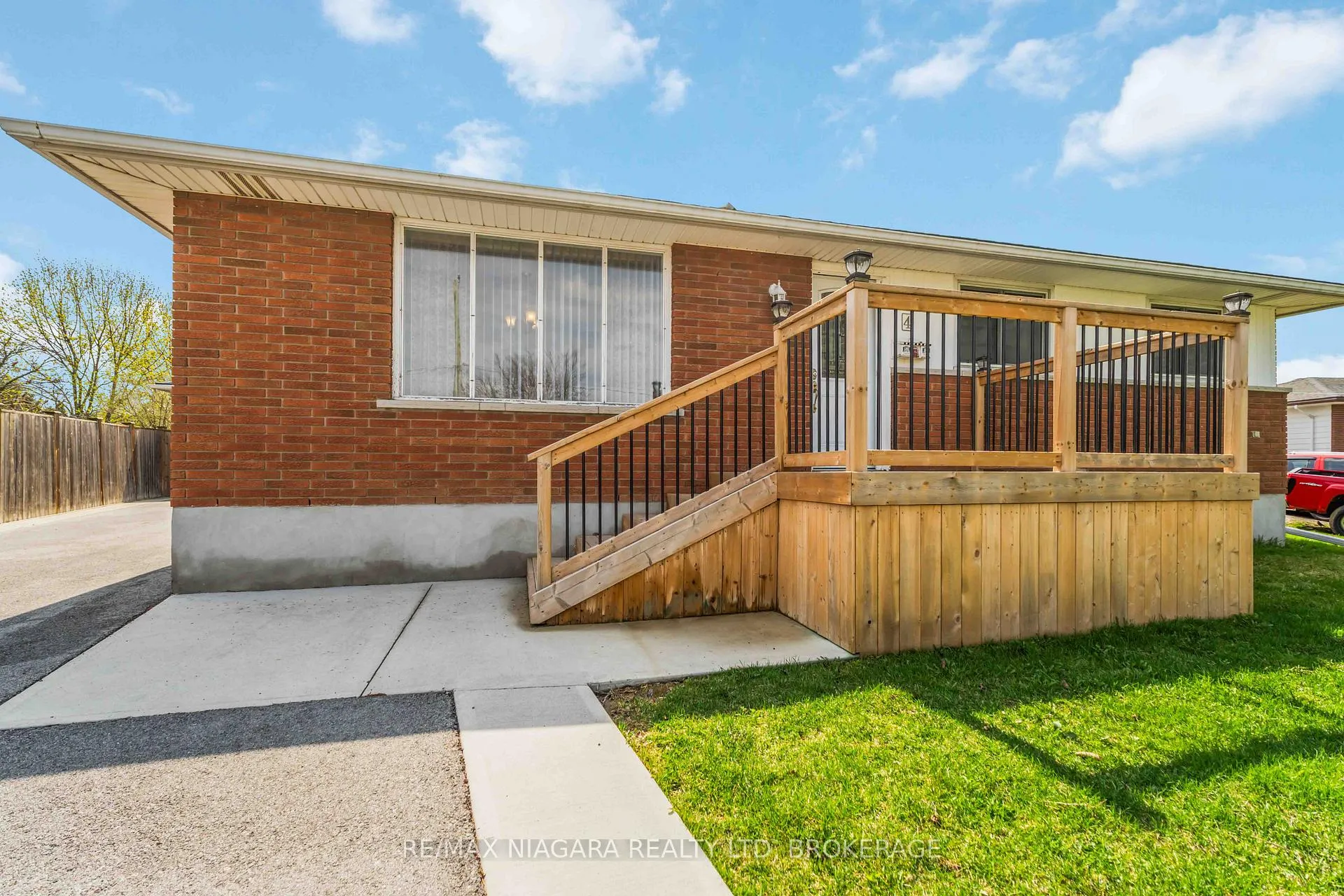 Photo 3 of 4 Rossie Place, St. Catharines, Oakdale — HOMEH