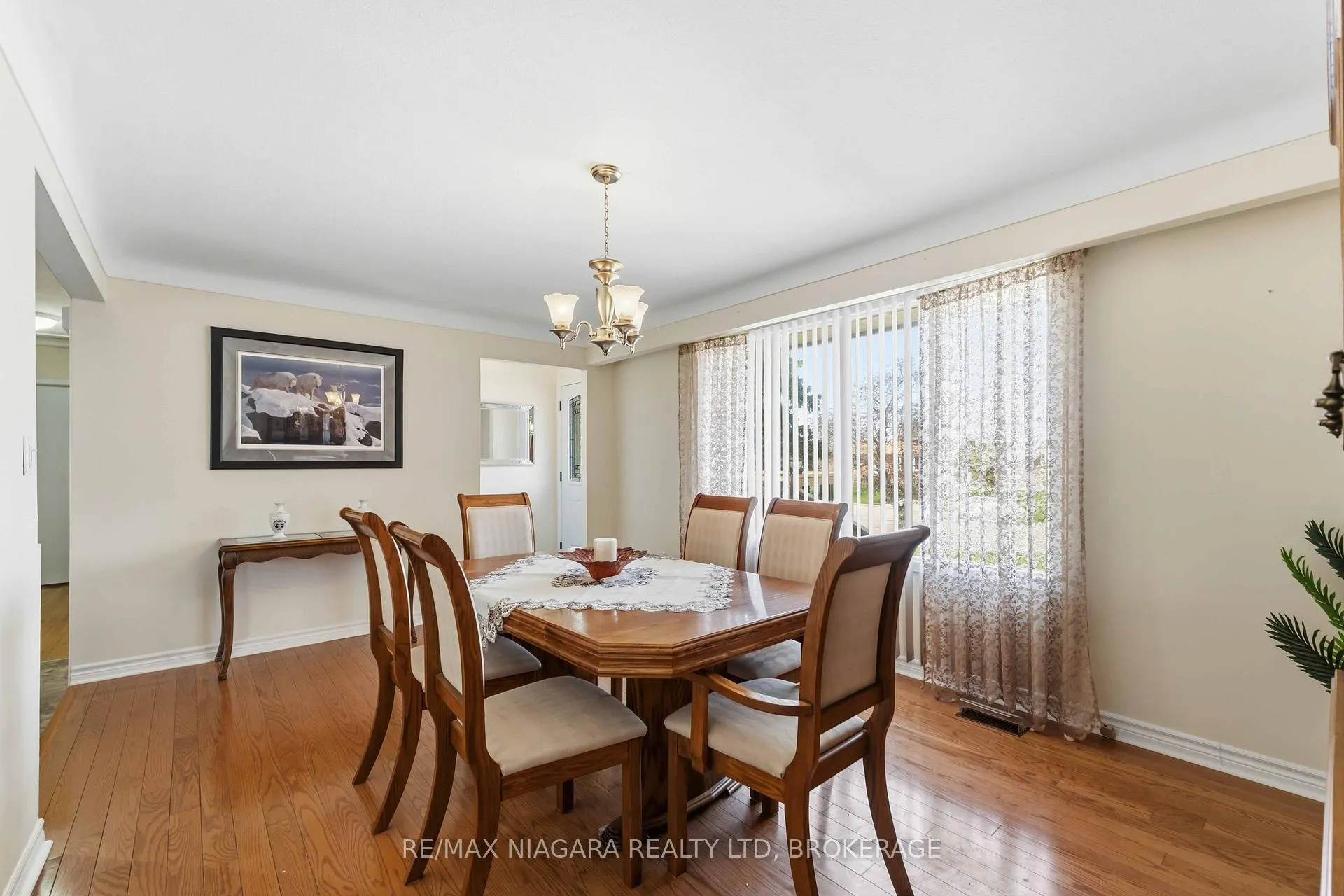 Photo 6 of 4 Rossie Place, St. Catharines, Oakdale — HOMEH