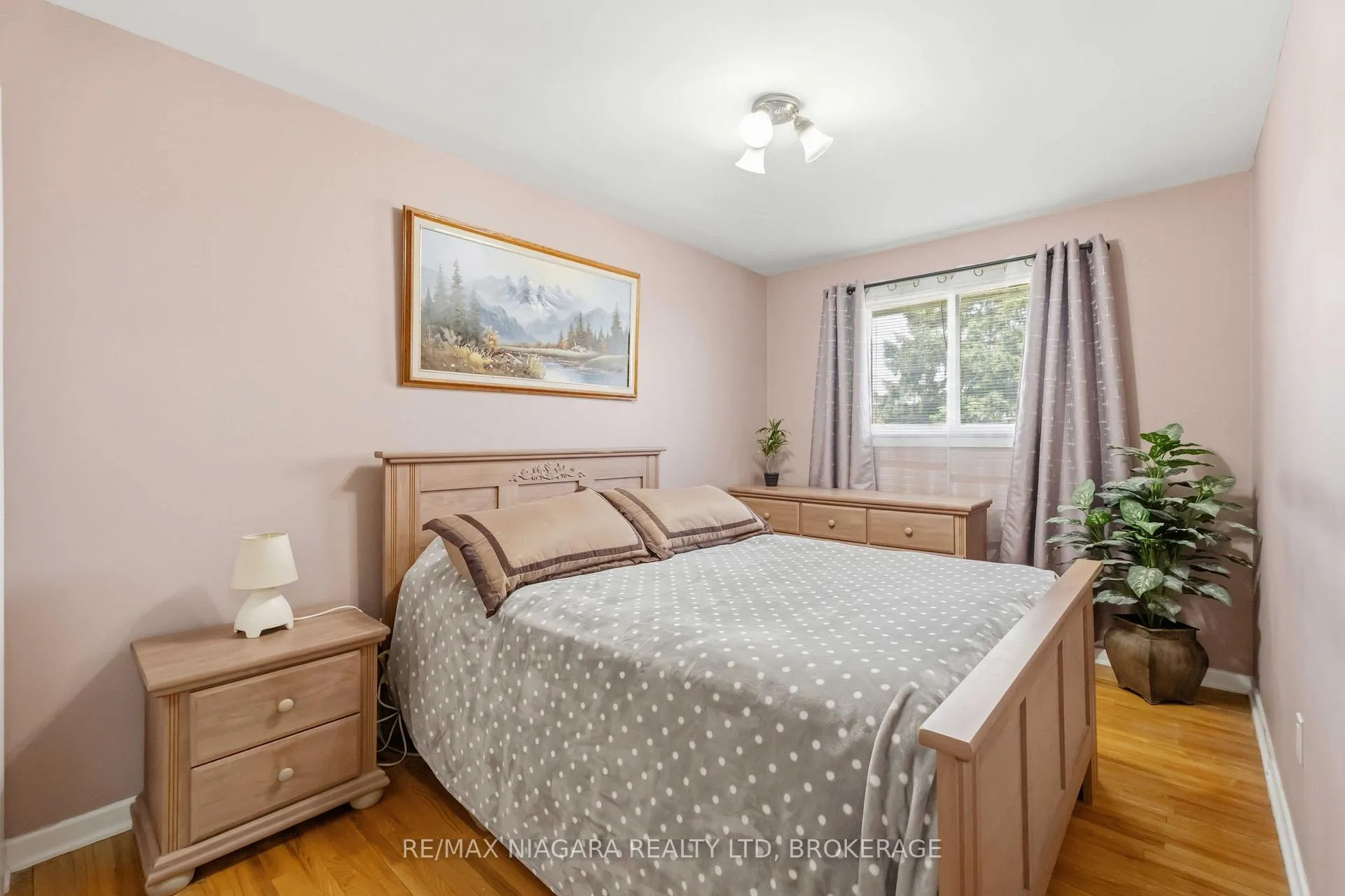 Photo 12 of 4 Rossie Place, St. Catharines, Oakdale — HOMEH