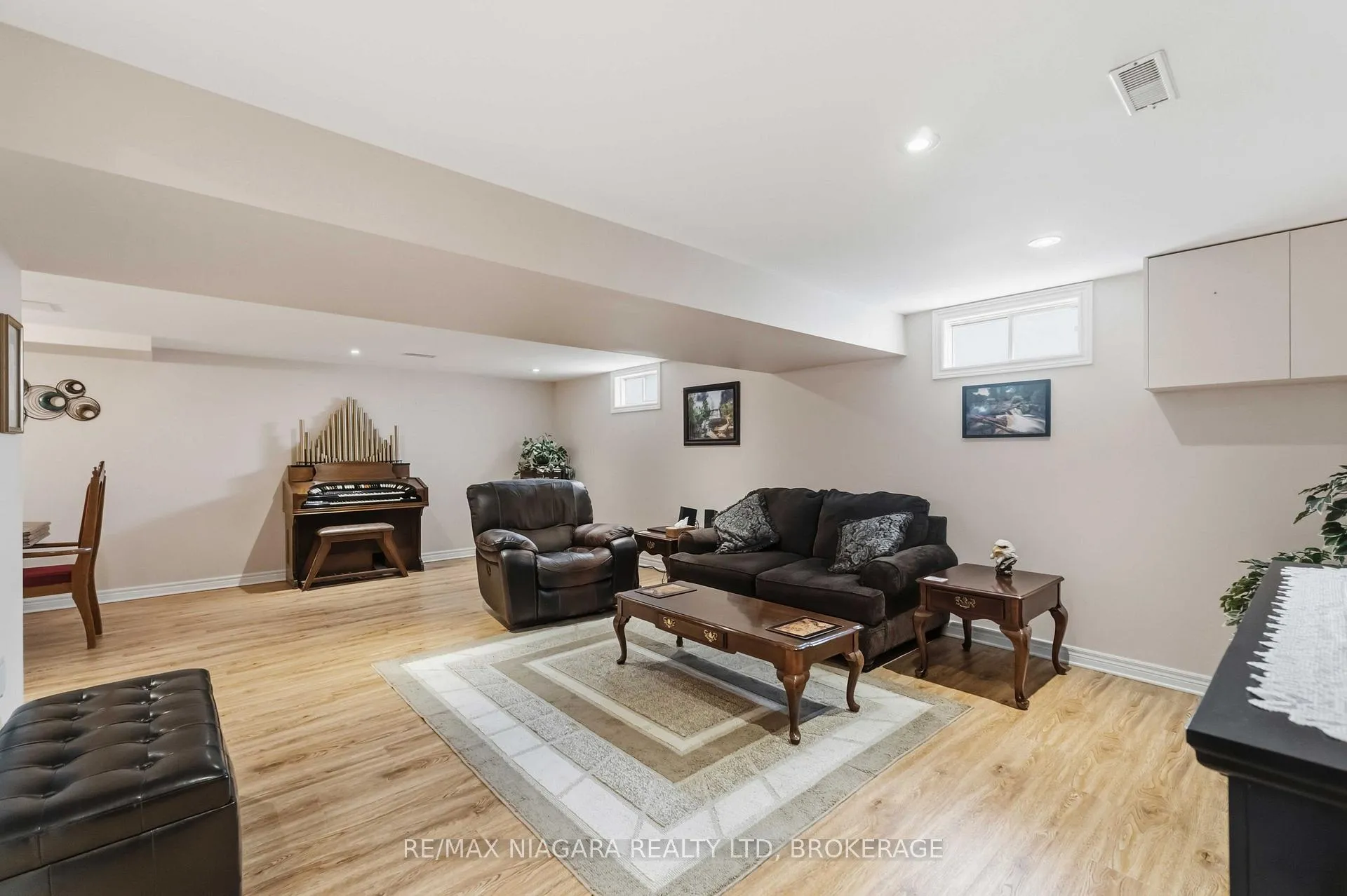 Photo 15 of 4 Rossie Place, St. Catharines, Oakdale — HOMEH