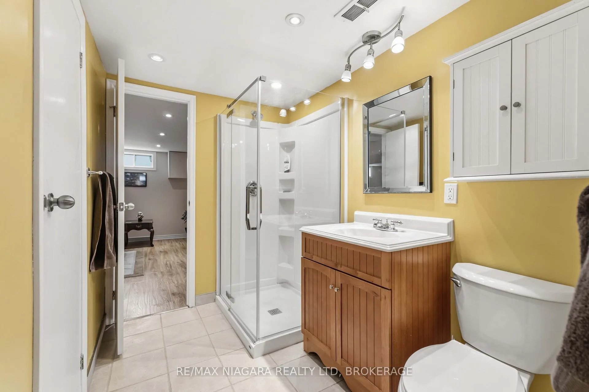 Photo 21 of 4 Rossie Place, St. Catharines, Oakdale — HOMEH