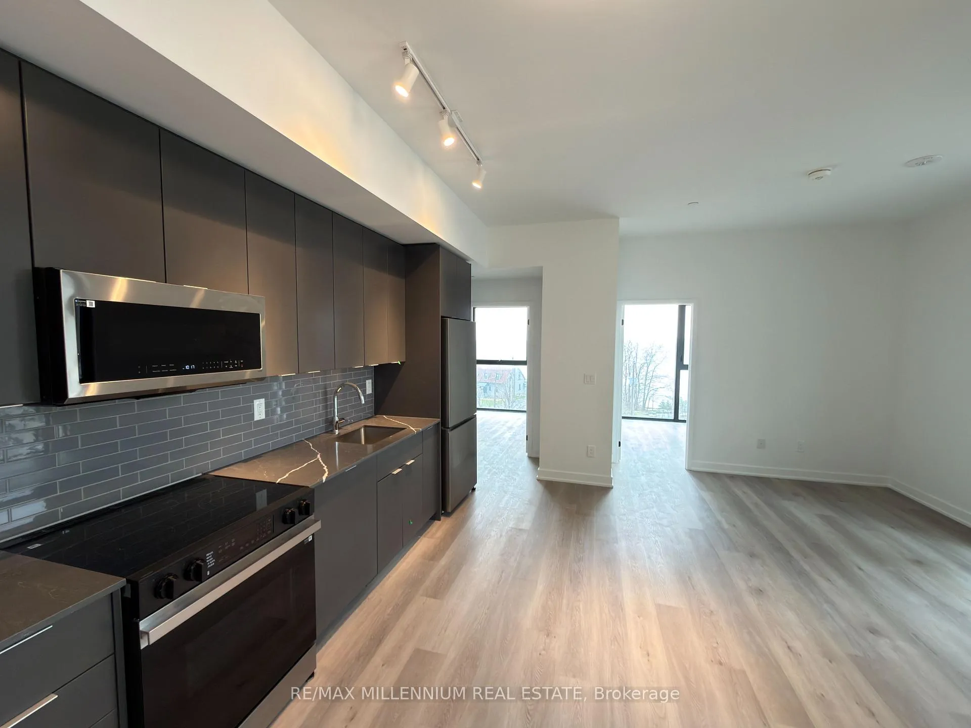Photo 9 of 2075 Lakeshore Road S, Burlington, Brant — HOMEH